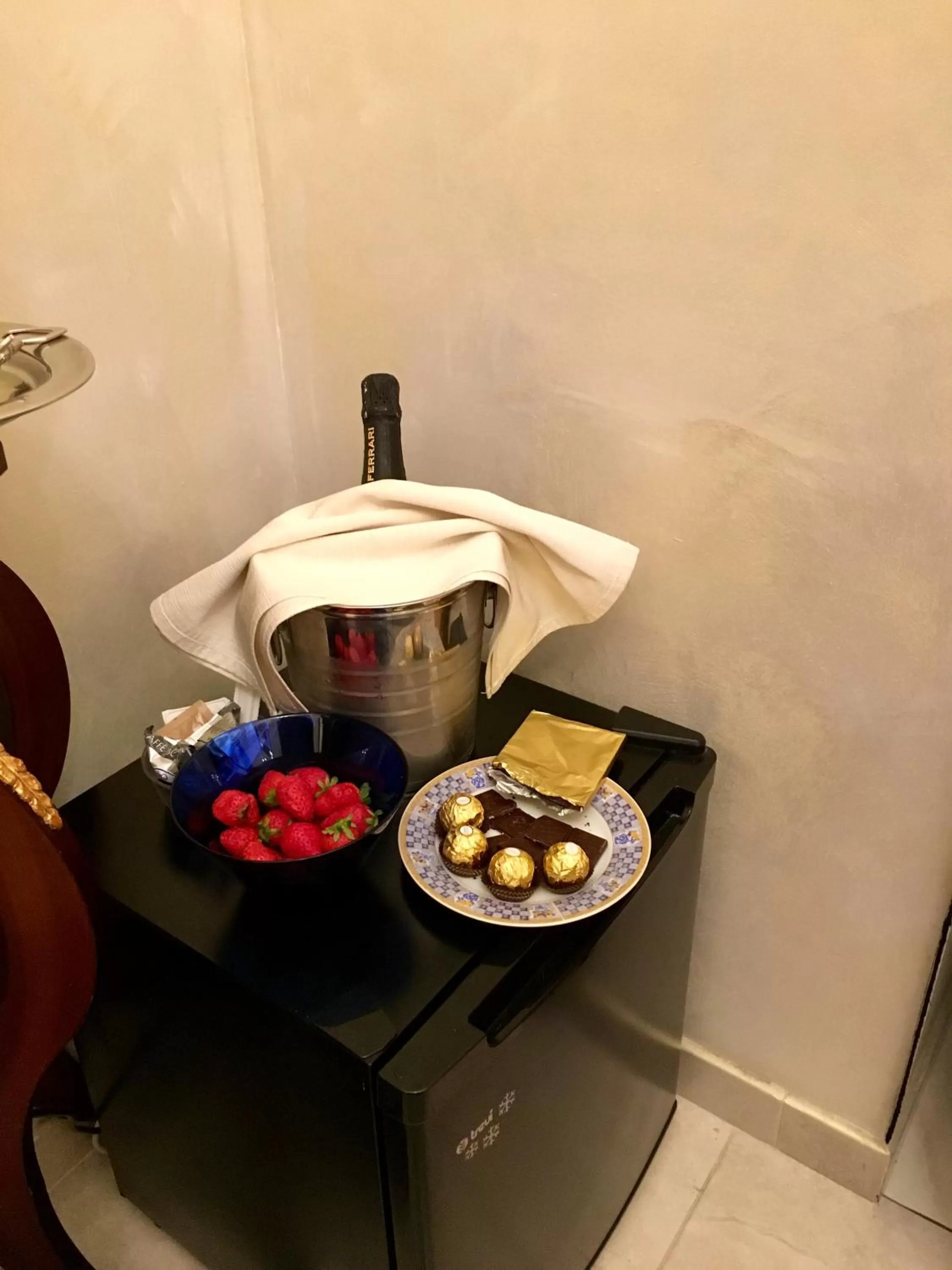 Food and drinks in B&B Roma Royal Residence