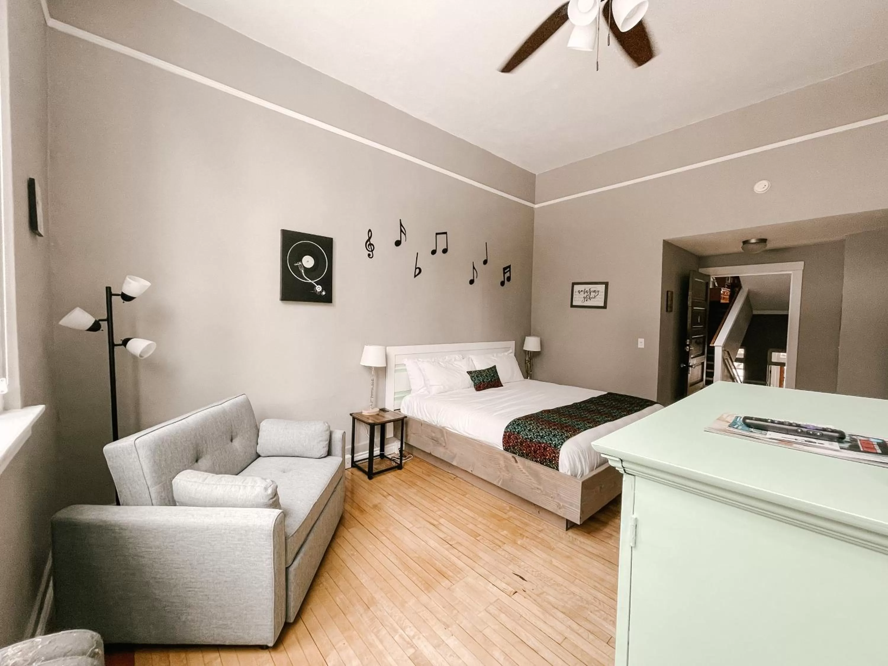 Bed in Northside School Bed & Breakfast