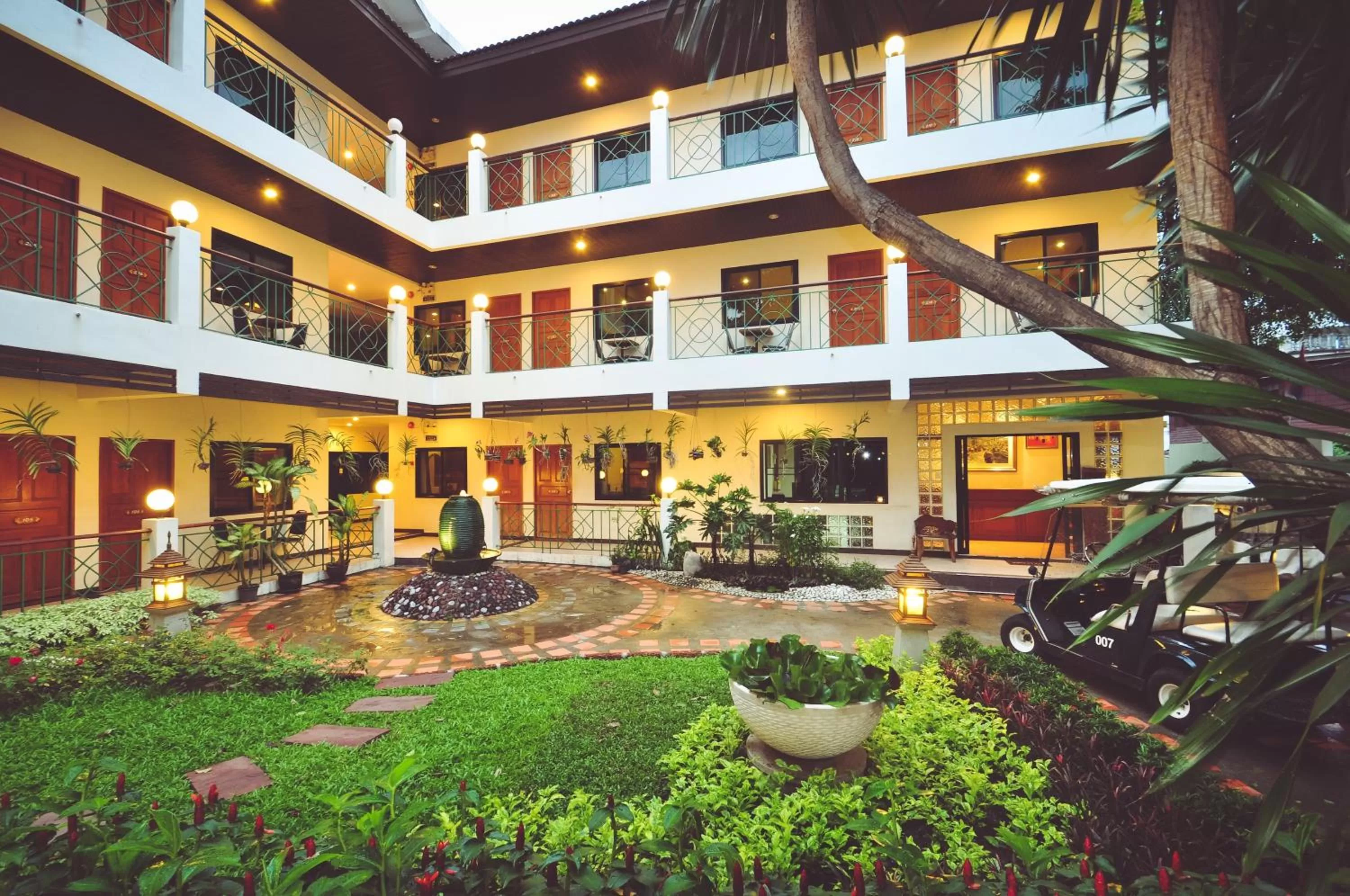 Facade/entrance in Charlie House Pin Klao