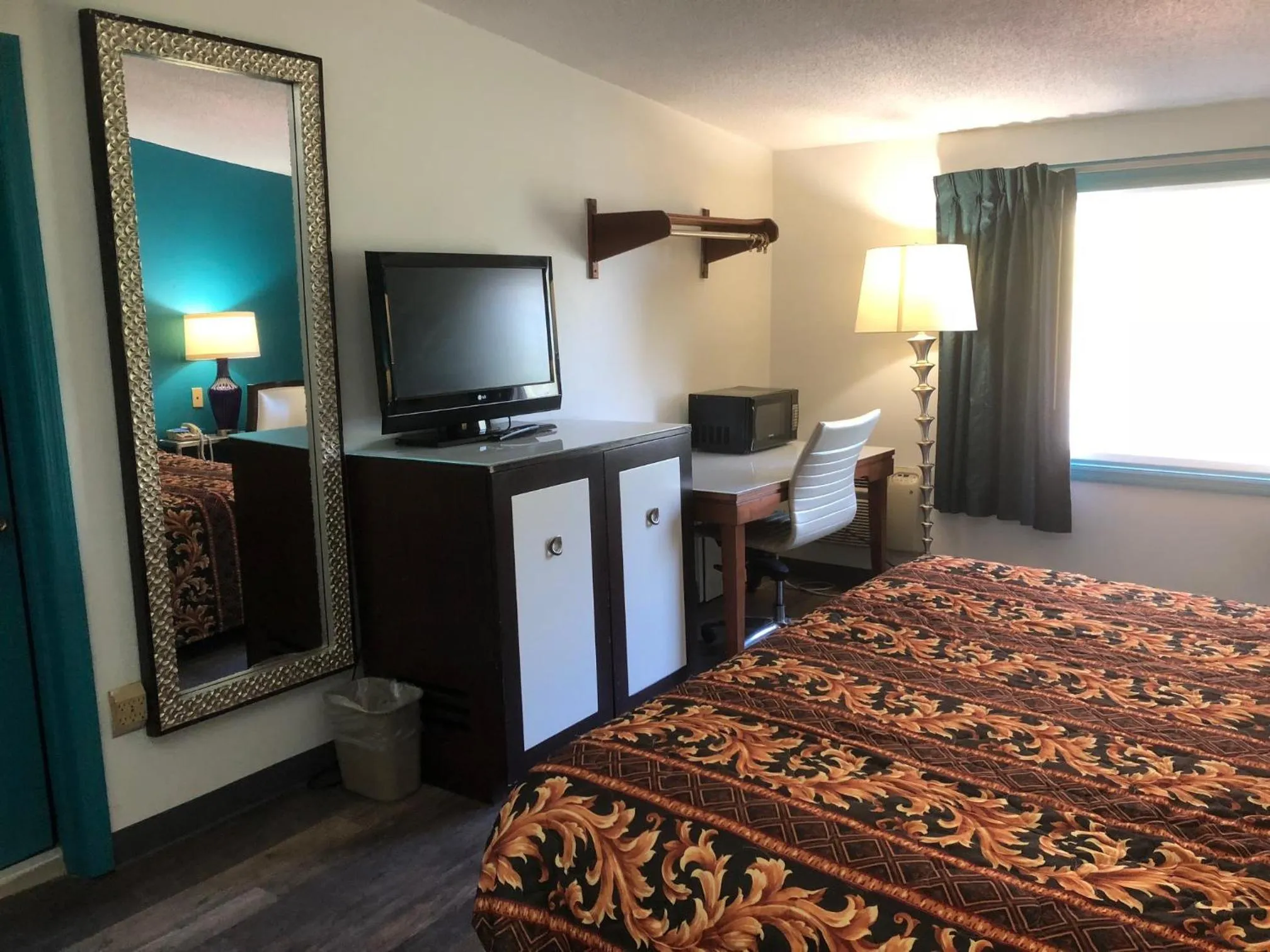 King Room - Non-Smoking in Econo Lodge