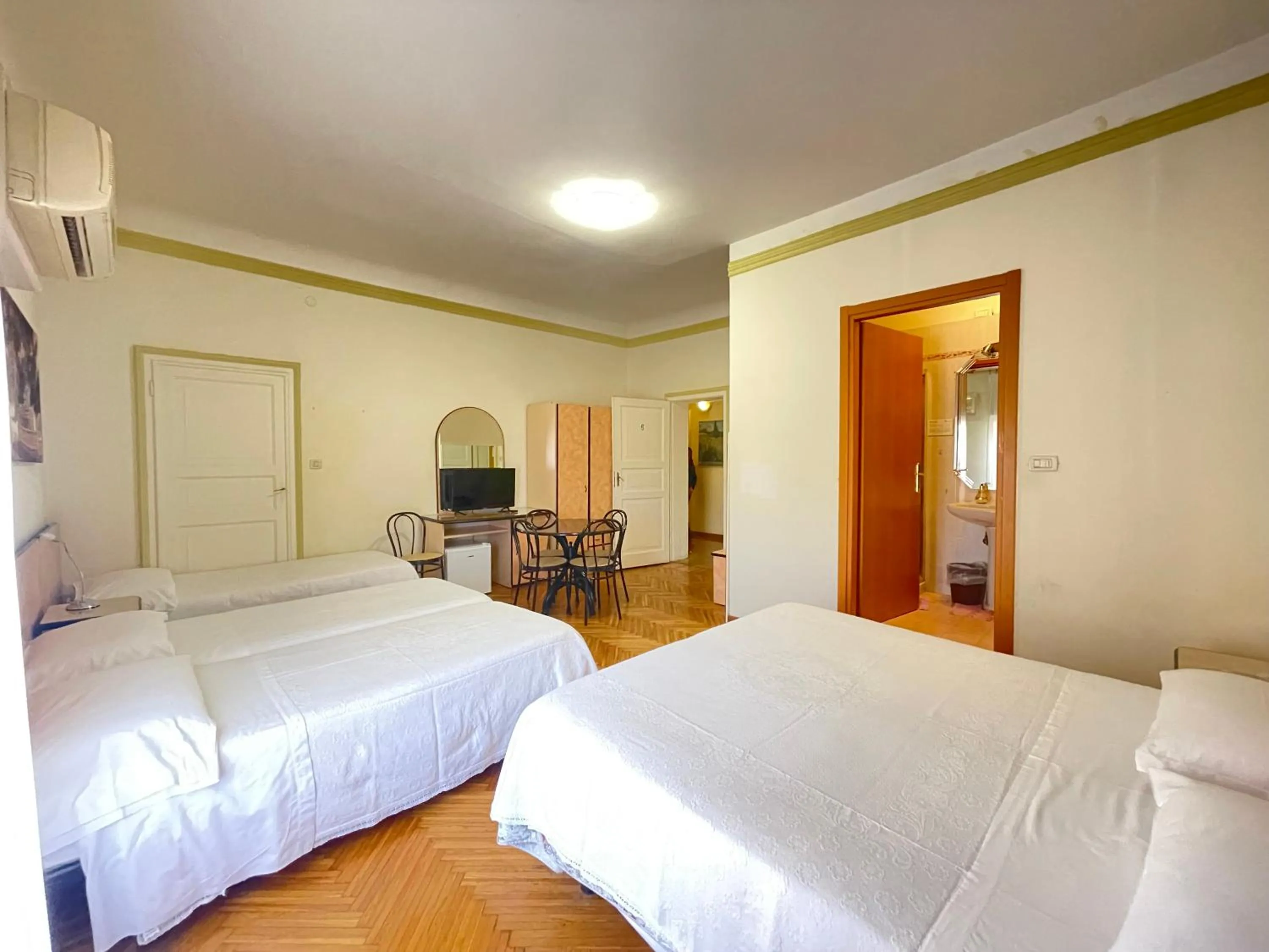 Photo of the whole room, Bed in Hotel Panorama Bologna Centro
