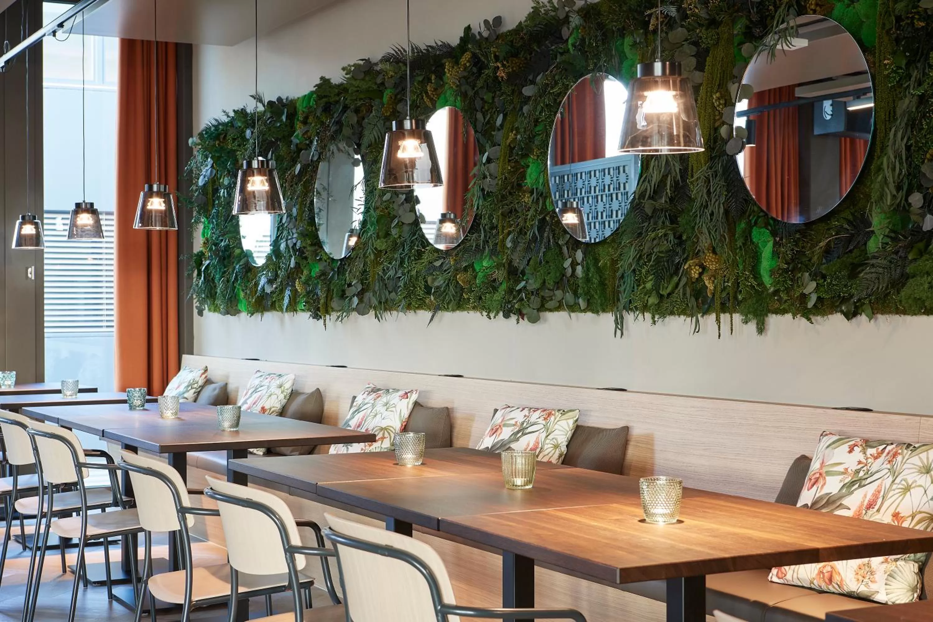 Restaurant/places to eat in Lumen Apartments