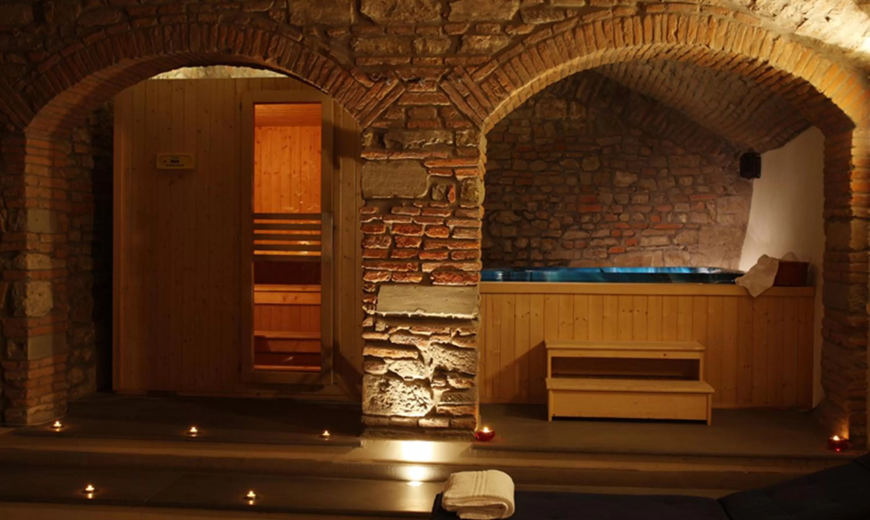 Hot Tub in Borghese Palace Art Hotel