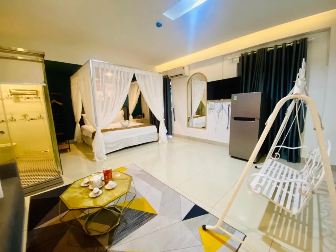 Photo of the whole room, Dining Area in SaiGon Rose Hotel