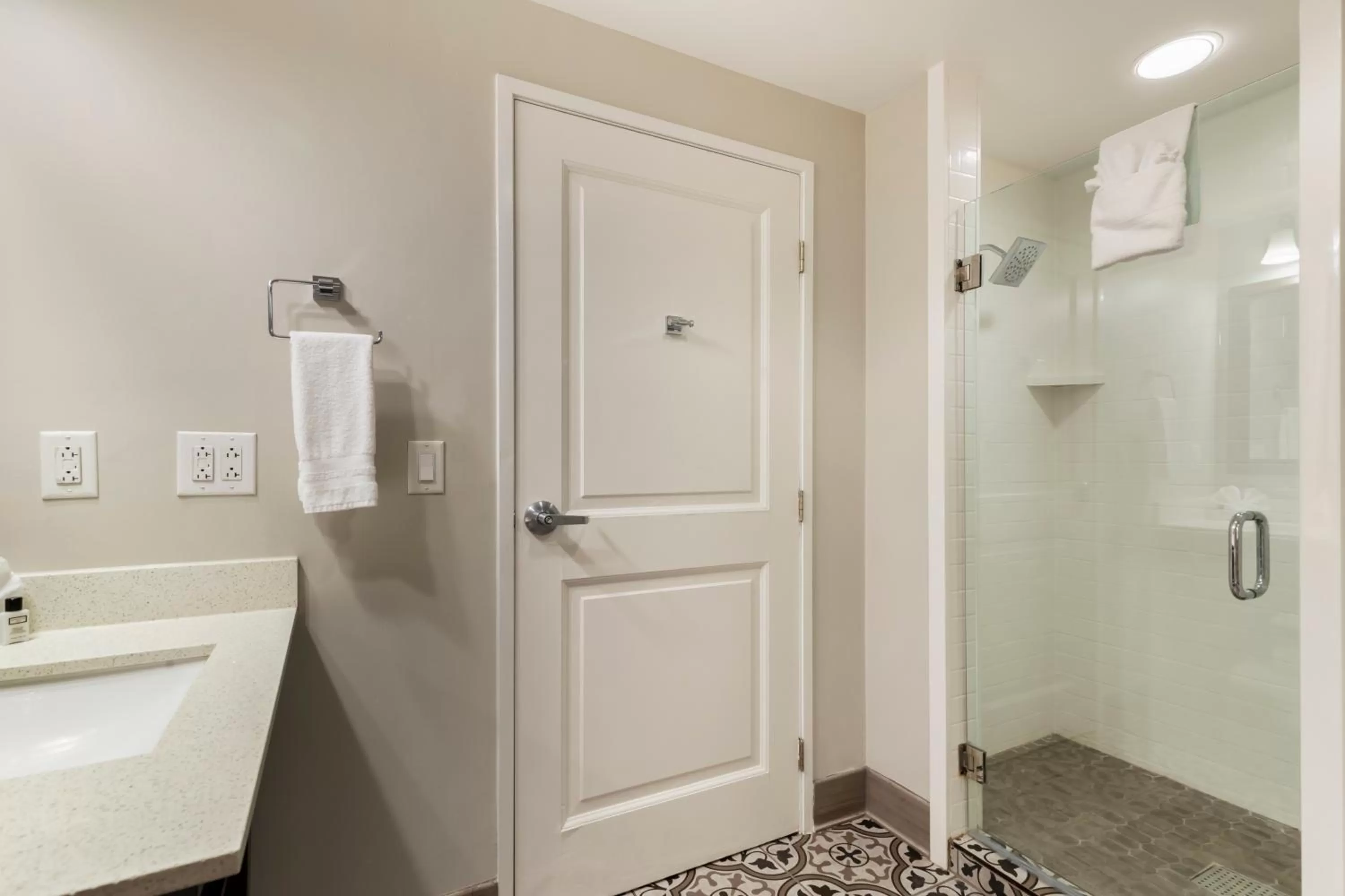 Queen Room in Hotel Gibbs Downtown Riverwalk