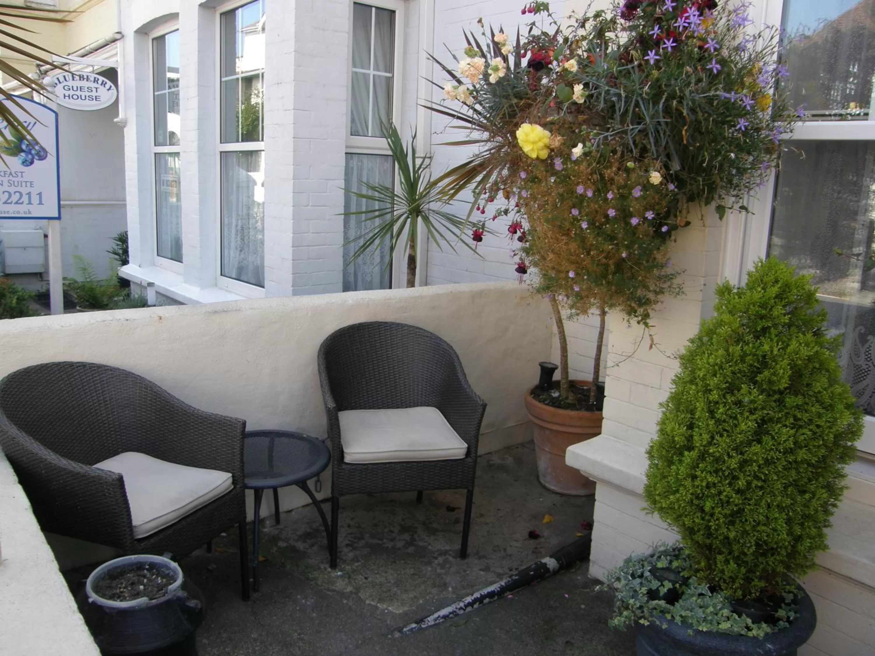 Facade/entrance in Kingswinford Guest House with Free Parking