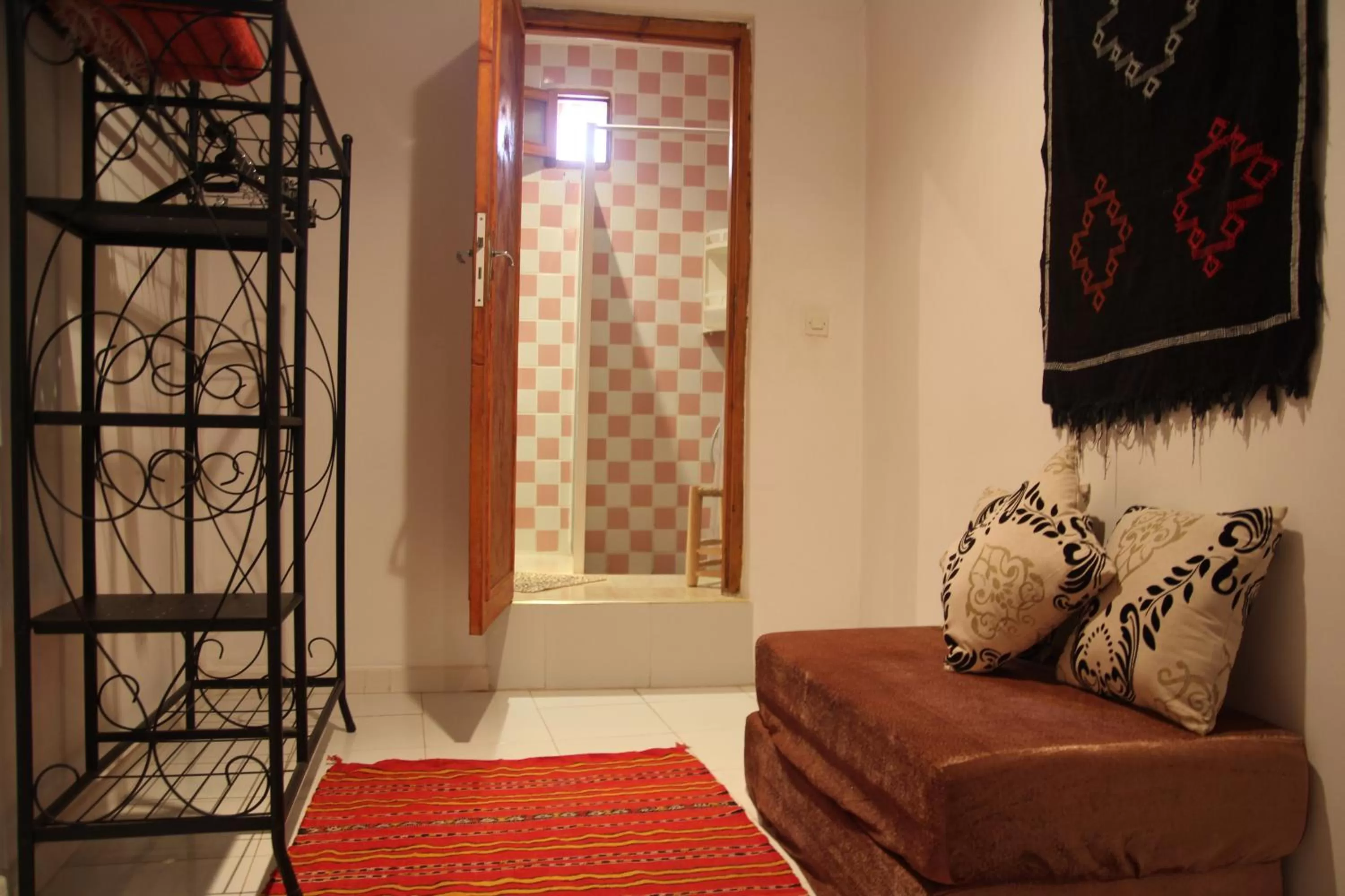 Bathroom, Bed in Maison d'hôtes Dar El Nath