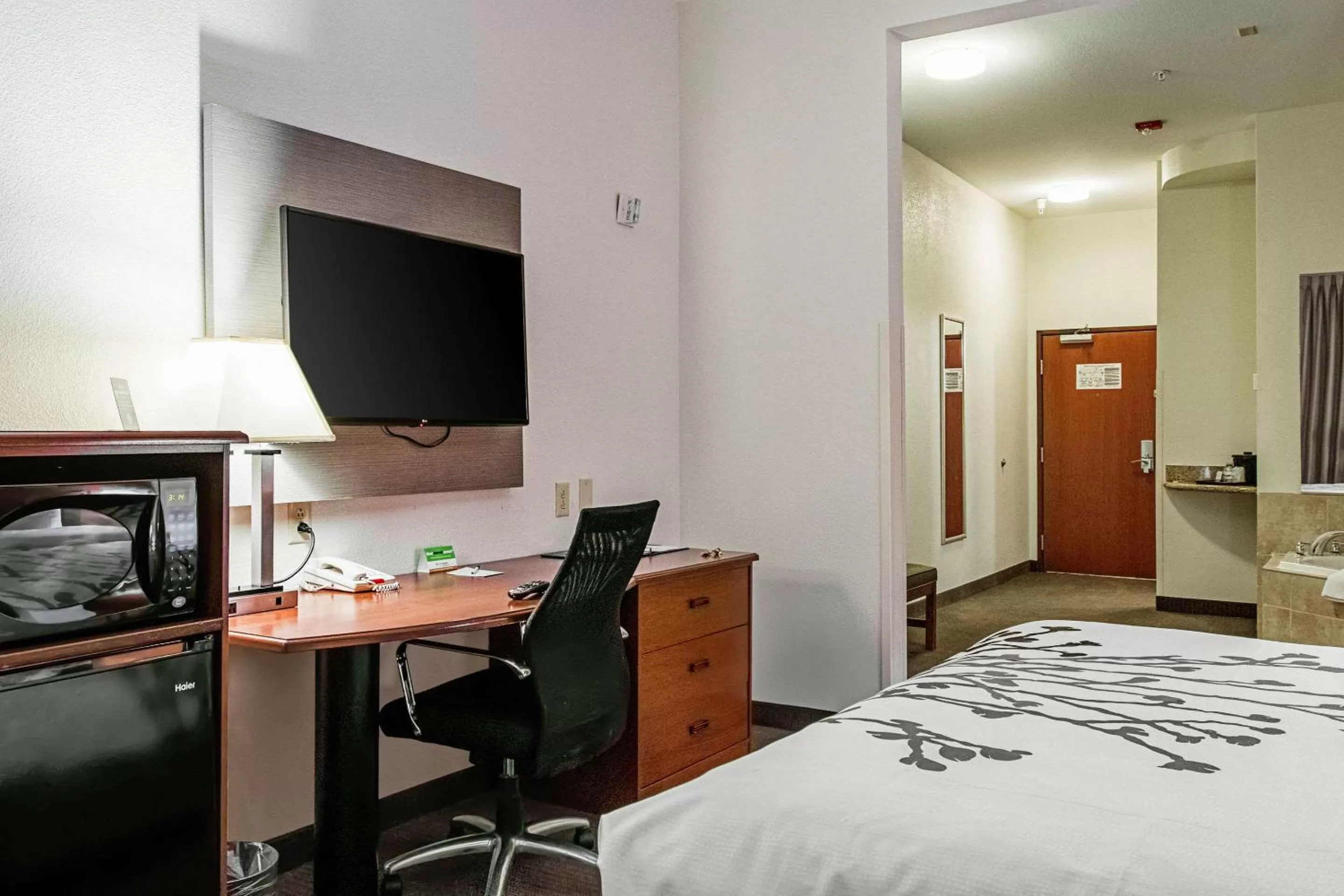 Photo of the whole room, Bed in Sleep Inn & Suites Hobbs