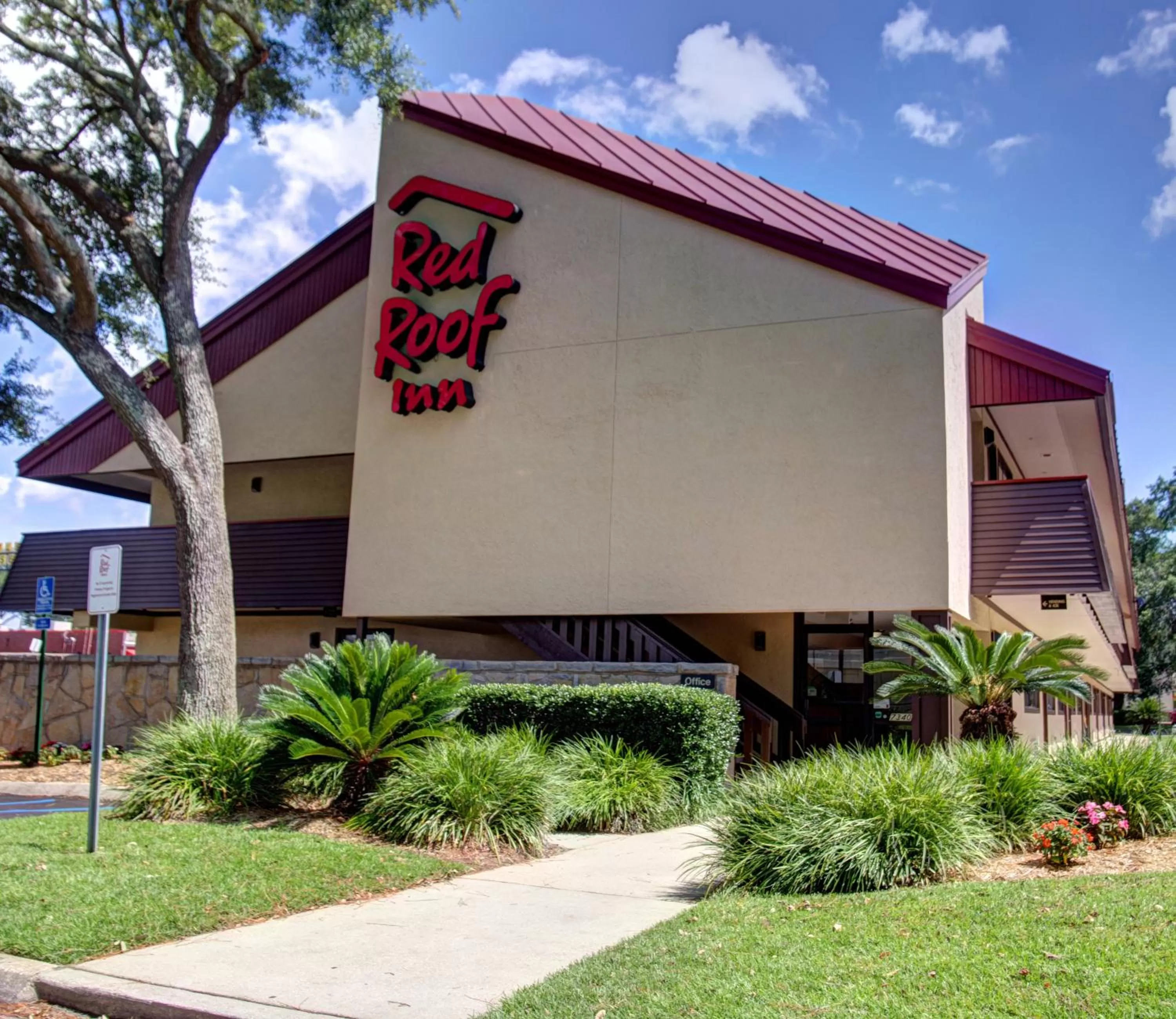Property building in Red Roof Inn Pensacola - I-10 at Davis Highway