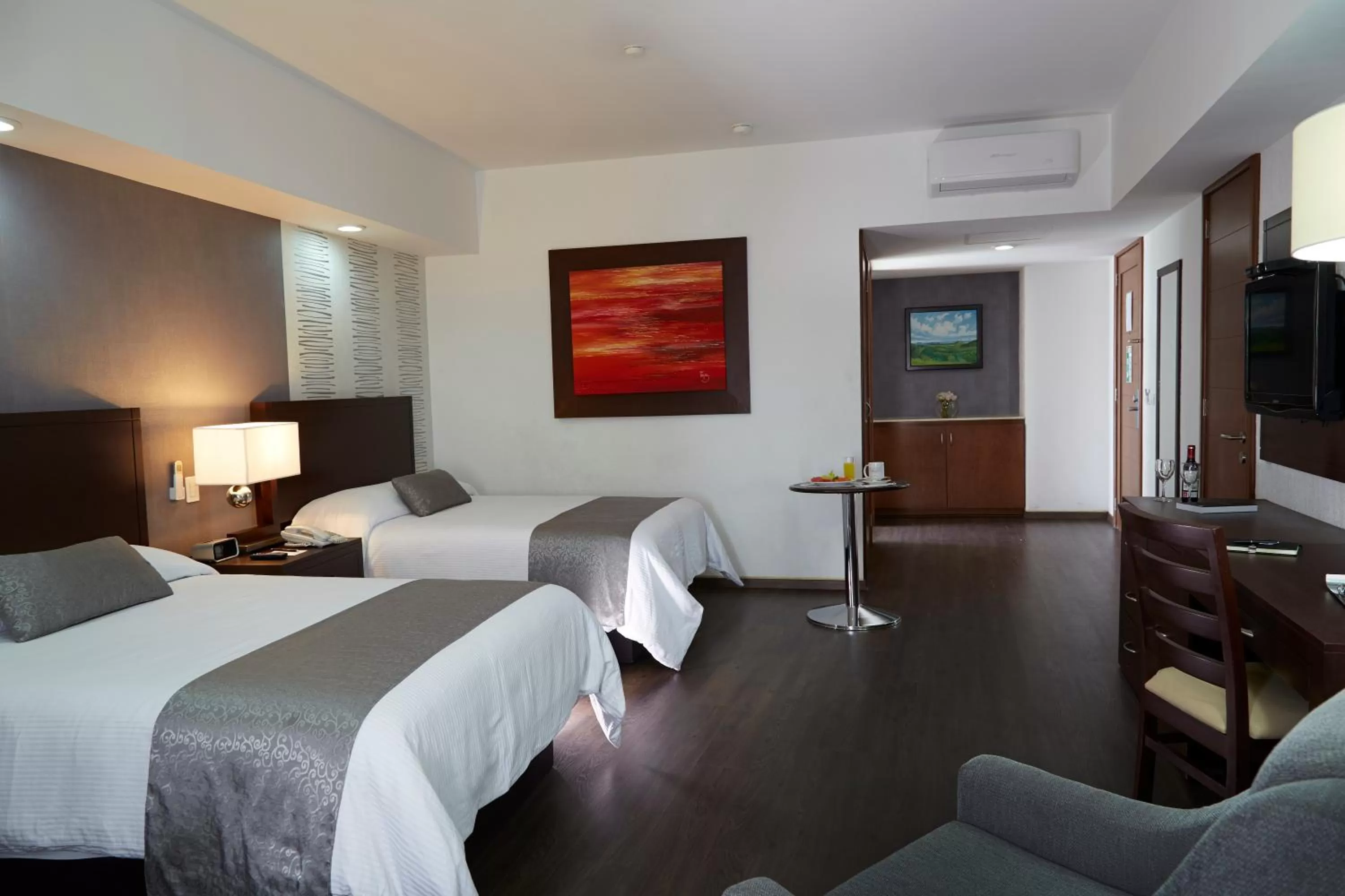 Photo of the whole room, Bed in Ejecutivo Express Guadalajara Providencia - Av México