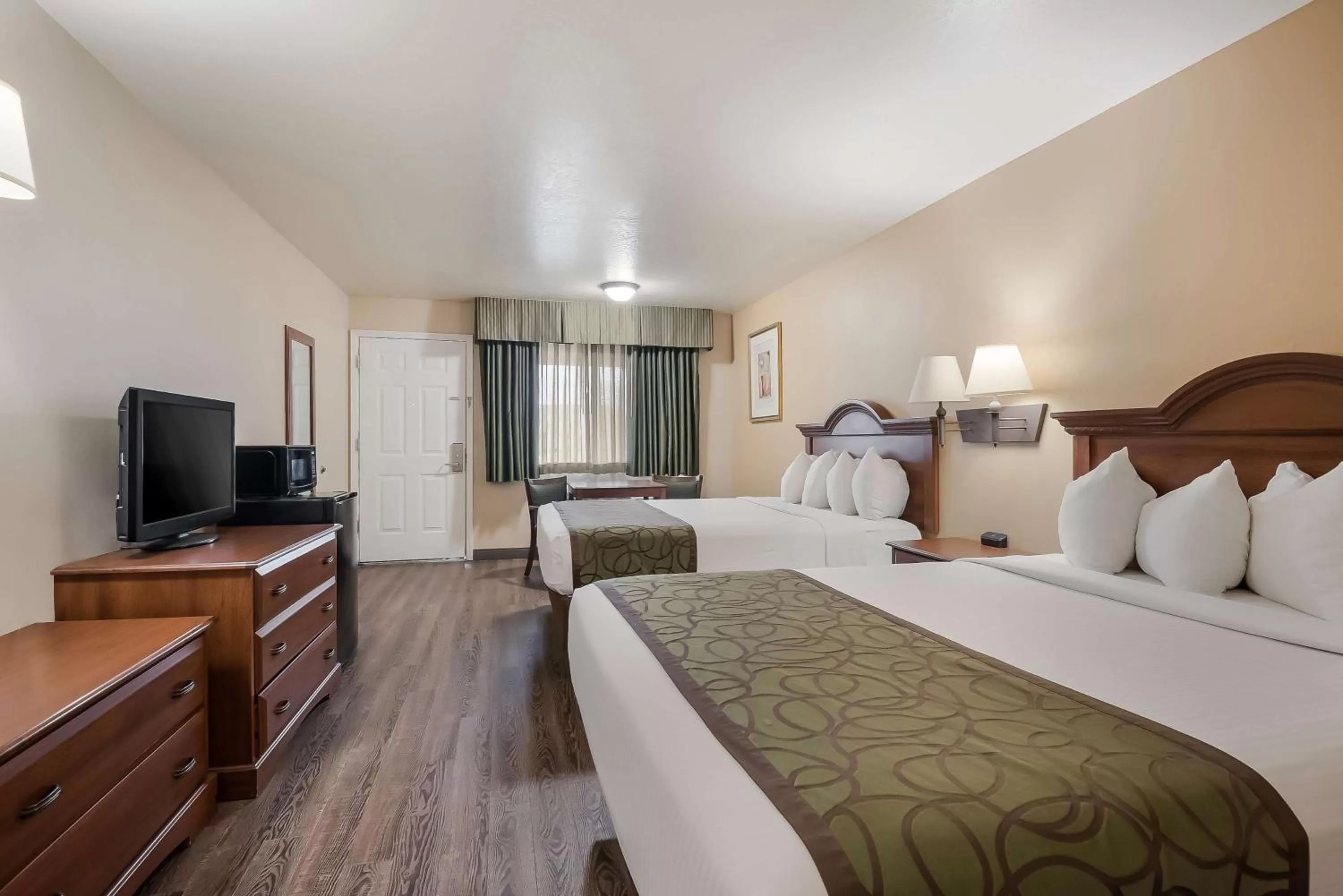 Queen Room with Two Queen Beds - Pet-friendly in SureStay Hotel by Best Western Fernley
