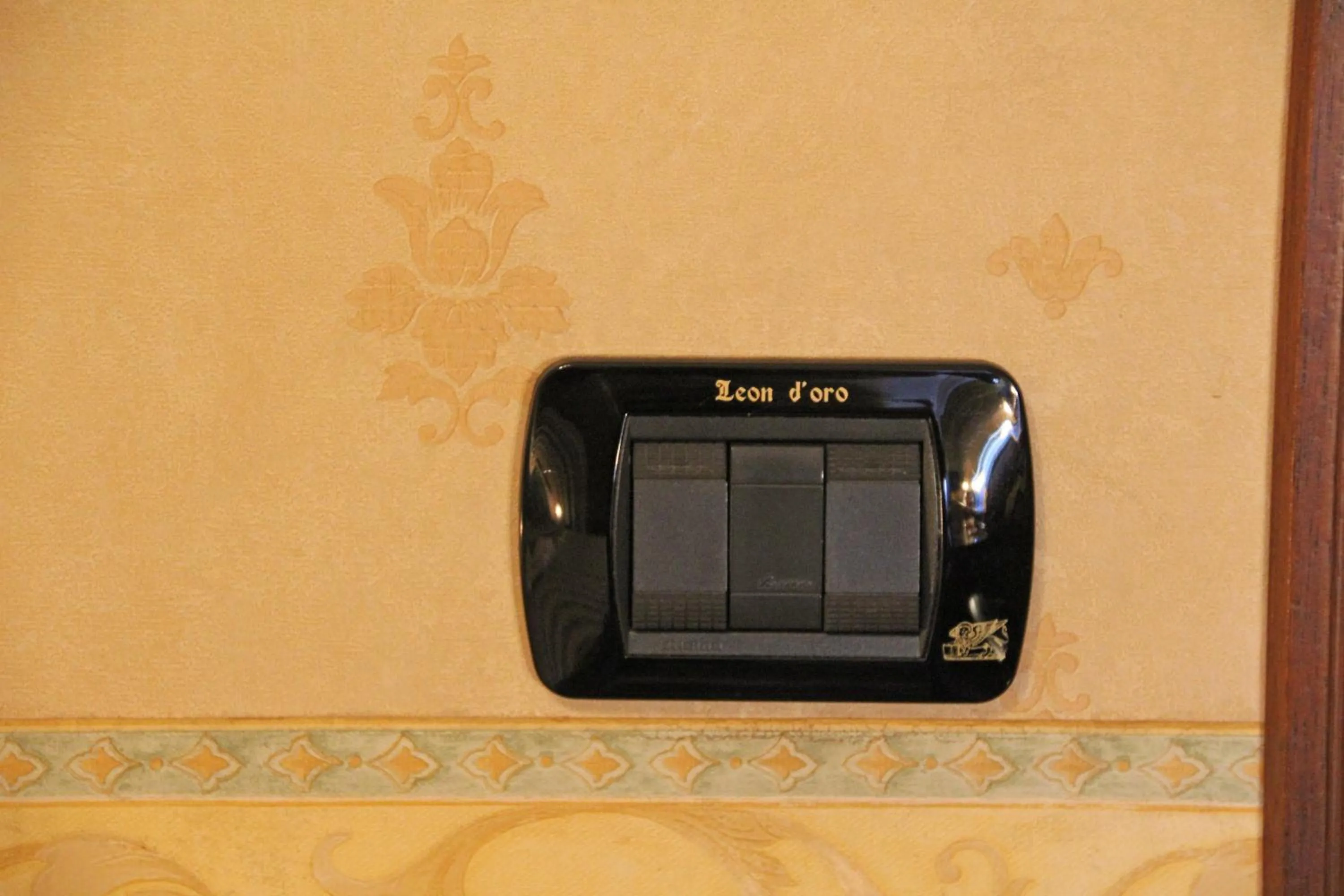 Decorative detail in Albergo Ristorante Leon d'Oro