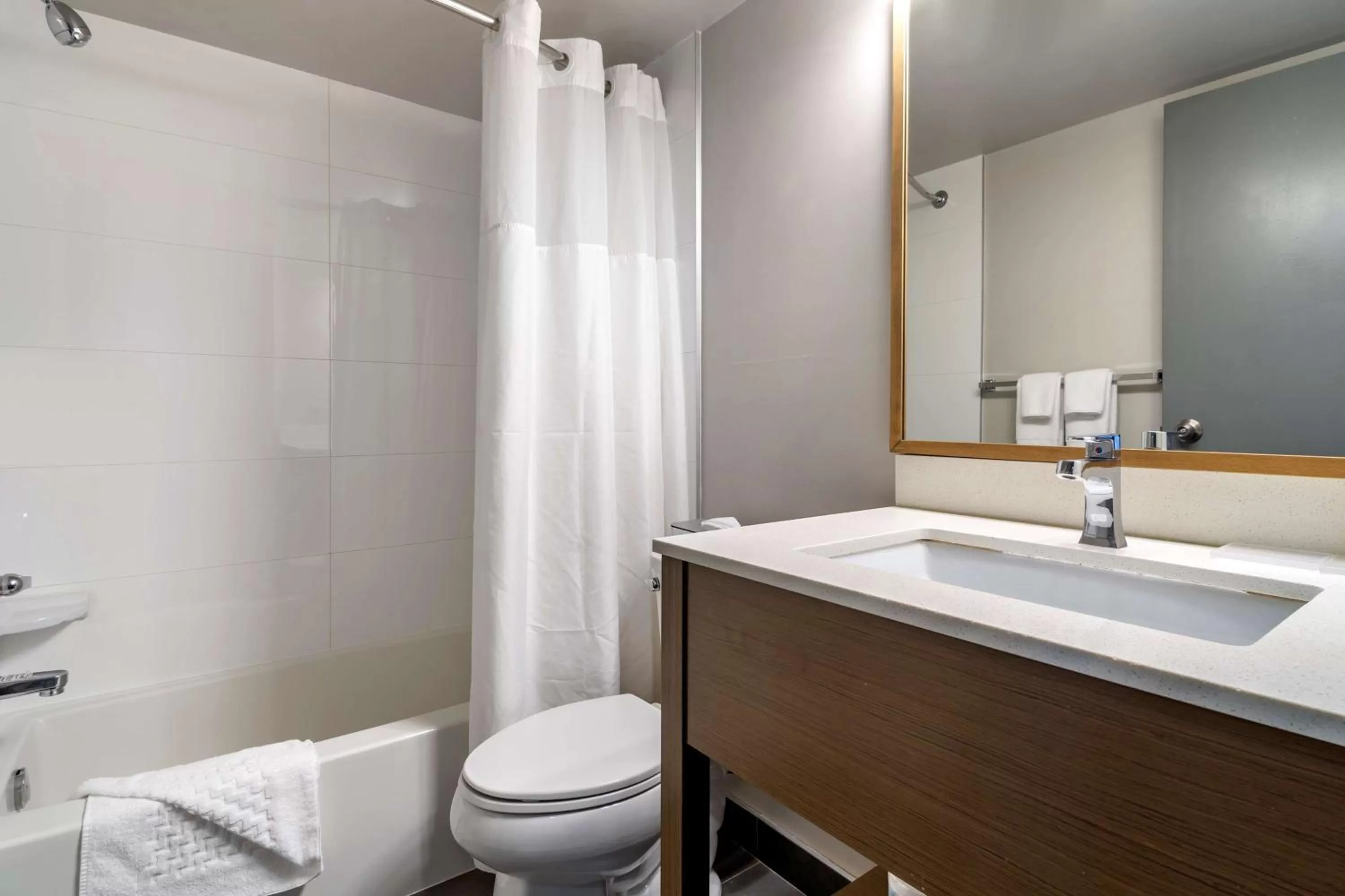 Bathroom in Best Western Plus Vancouver Airport Hotel