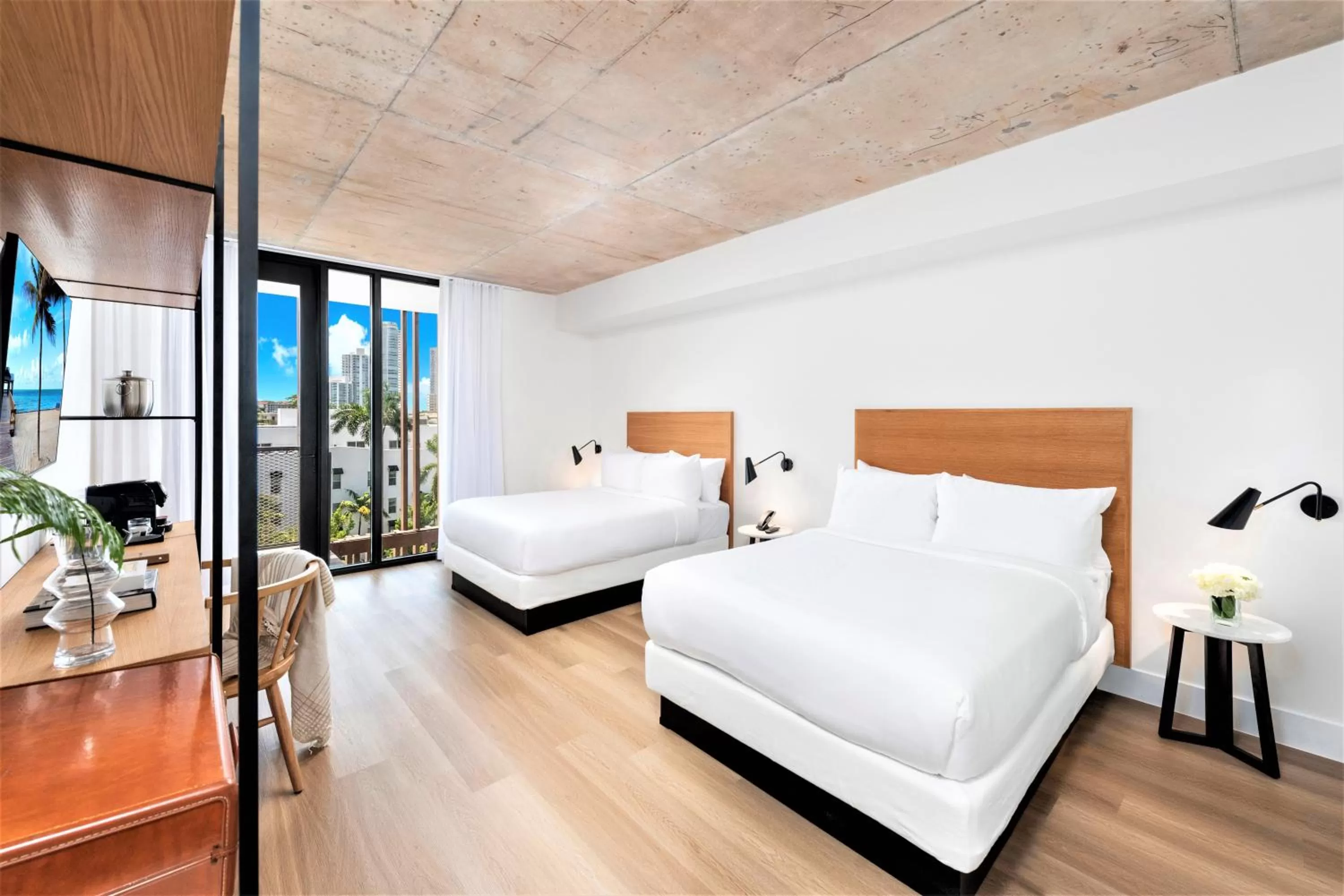 Photo of the whole room in Urbanica Fifth