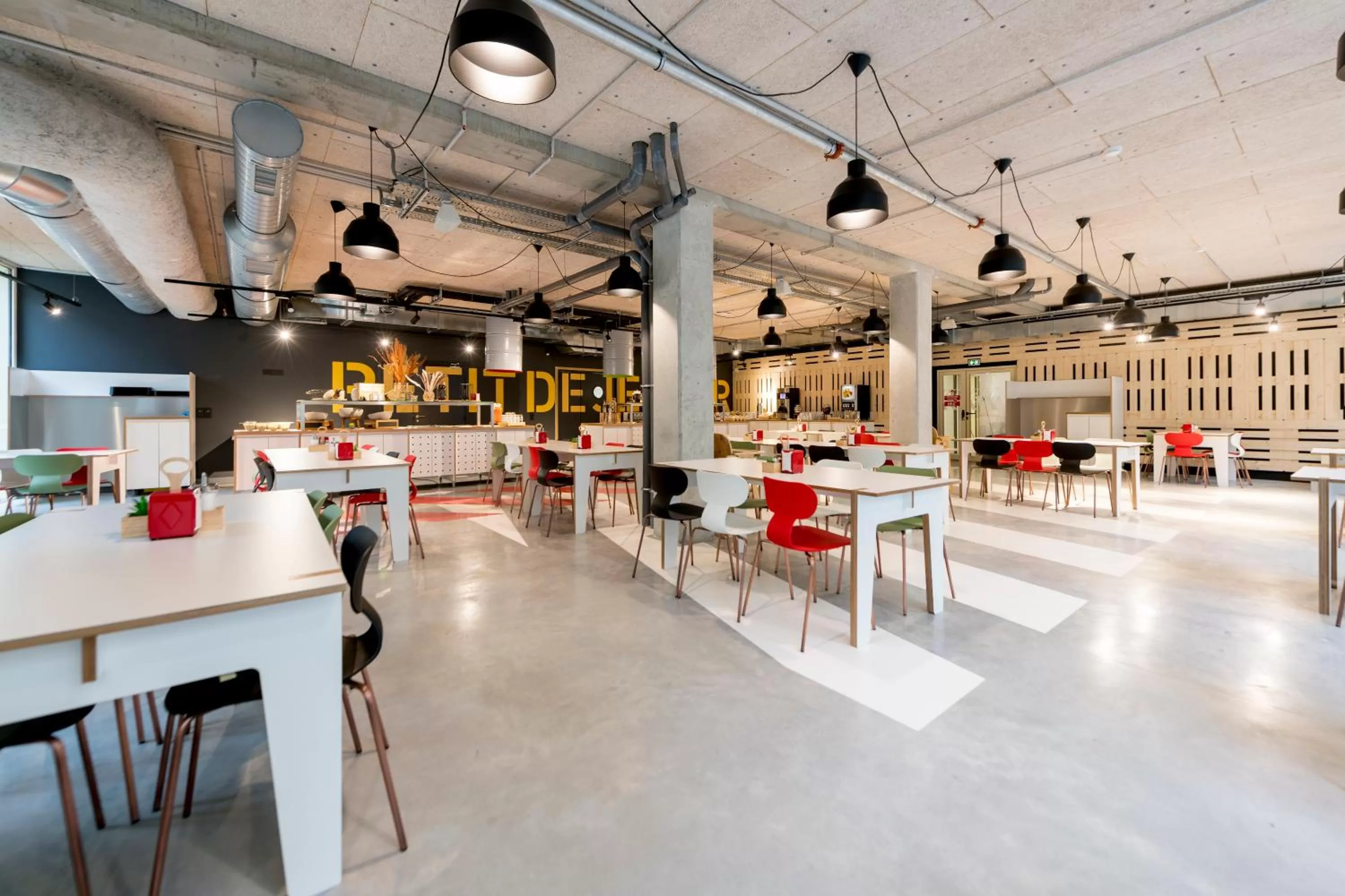 Breakfast in MEININGER Hotel Bordeaux Gare Saint-Jean