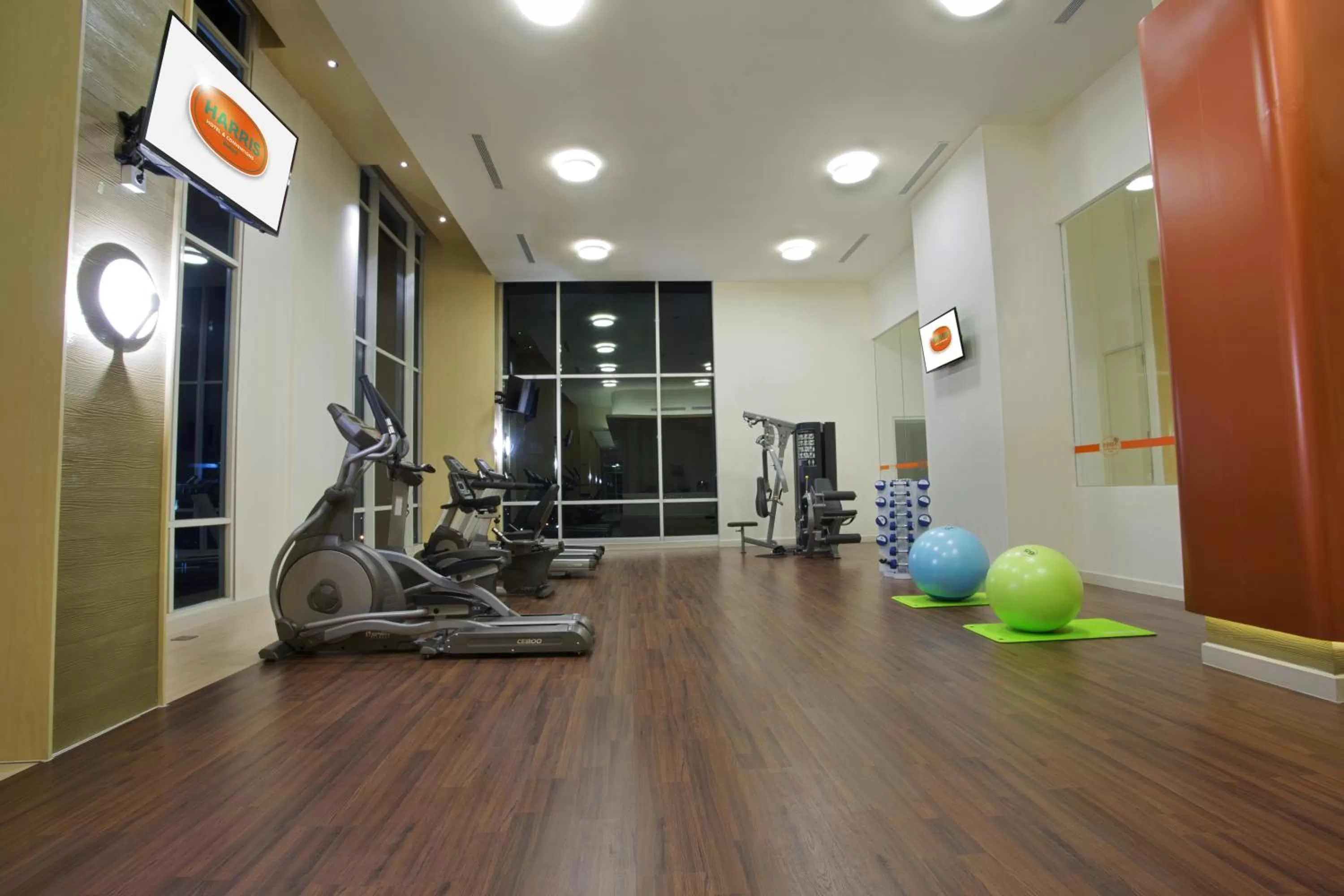 Fitness centre/facilities in HARRIS Hotel & Conventions Bekasi