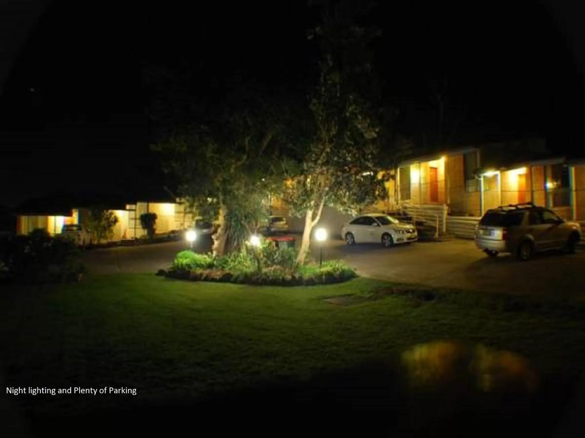 Garden in Fern Bay Motel