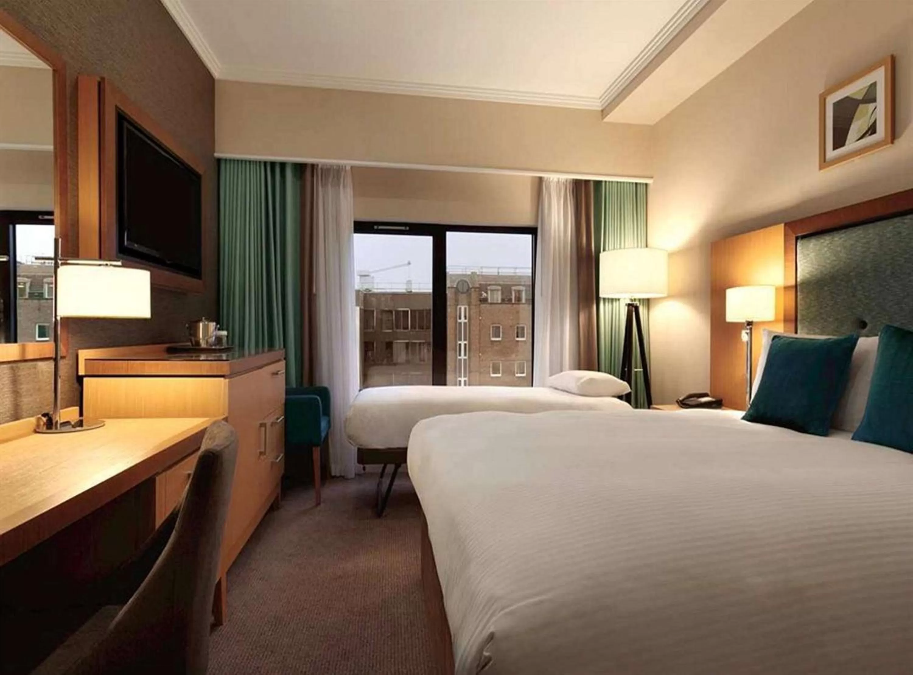 Bedroom, Bed in DoubleTree by Hilton London Victoria