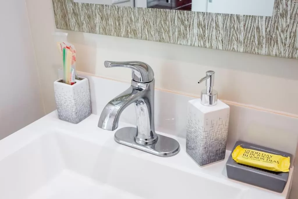 Bathroom in Luxurious Studio in Heart of San Diego w Cali King