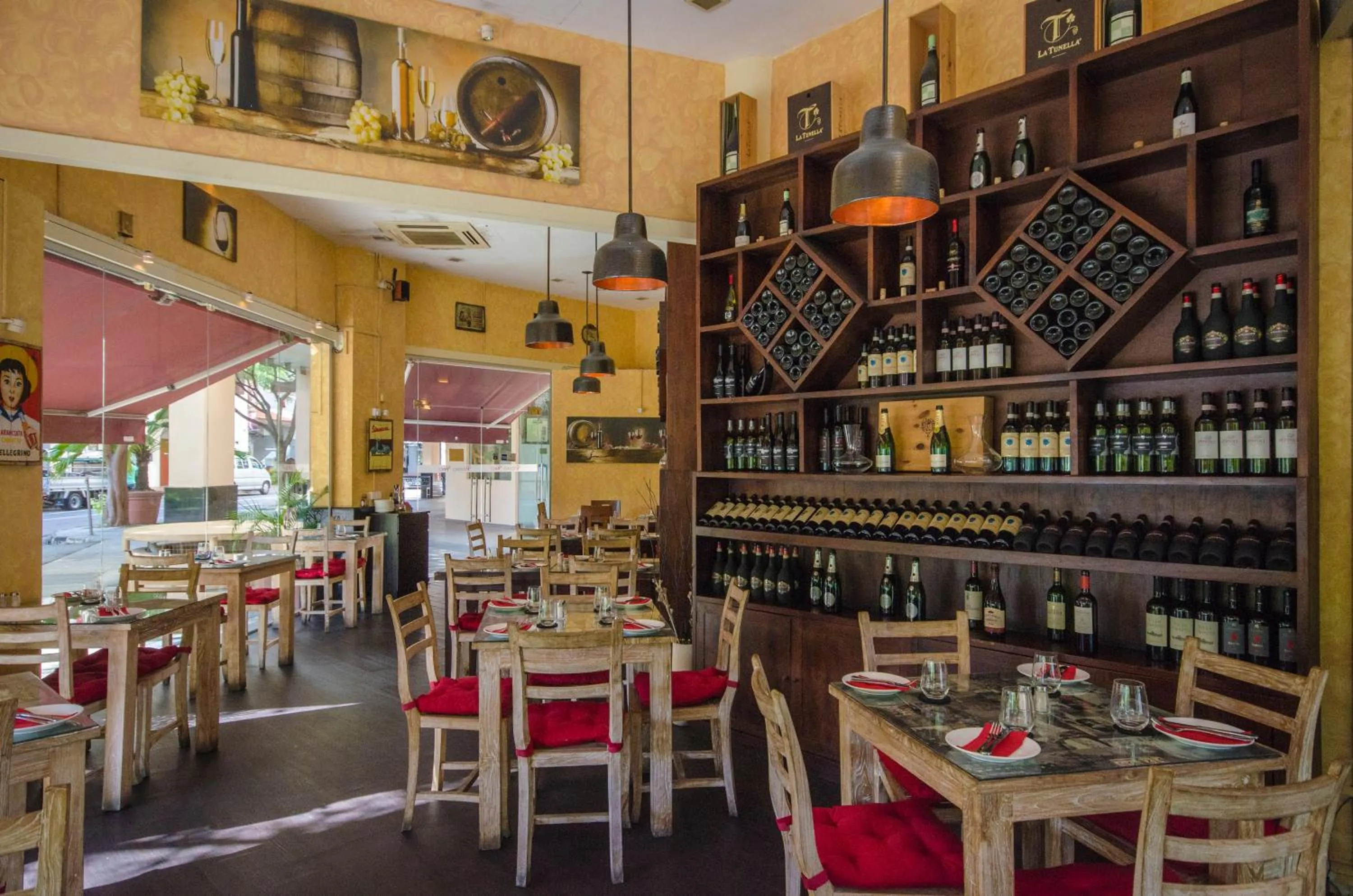 Restaurant/Places to Eat in Robertson Quay Hotel