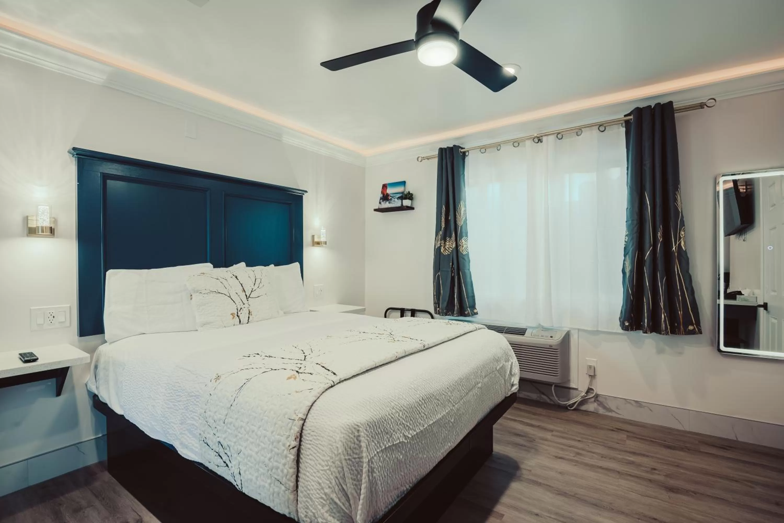 Bed in Blufftop Inn & Suites - Wharf/Restaurant District