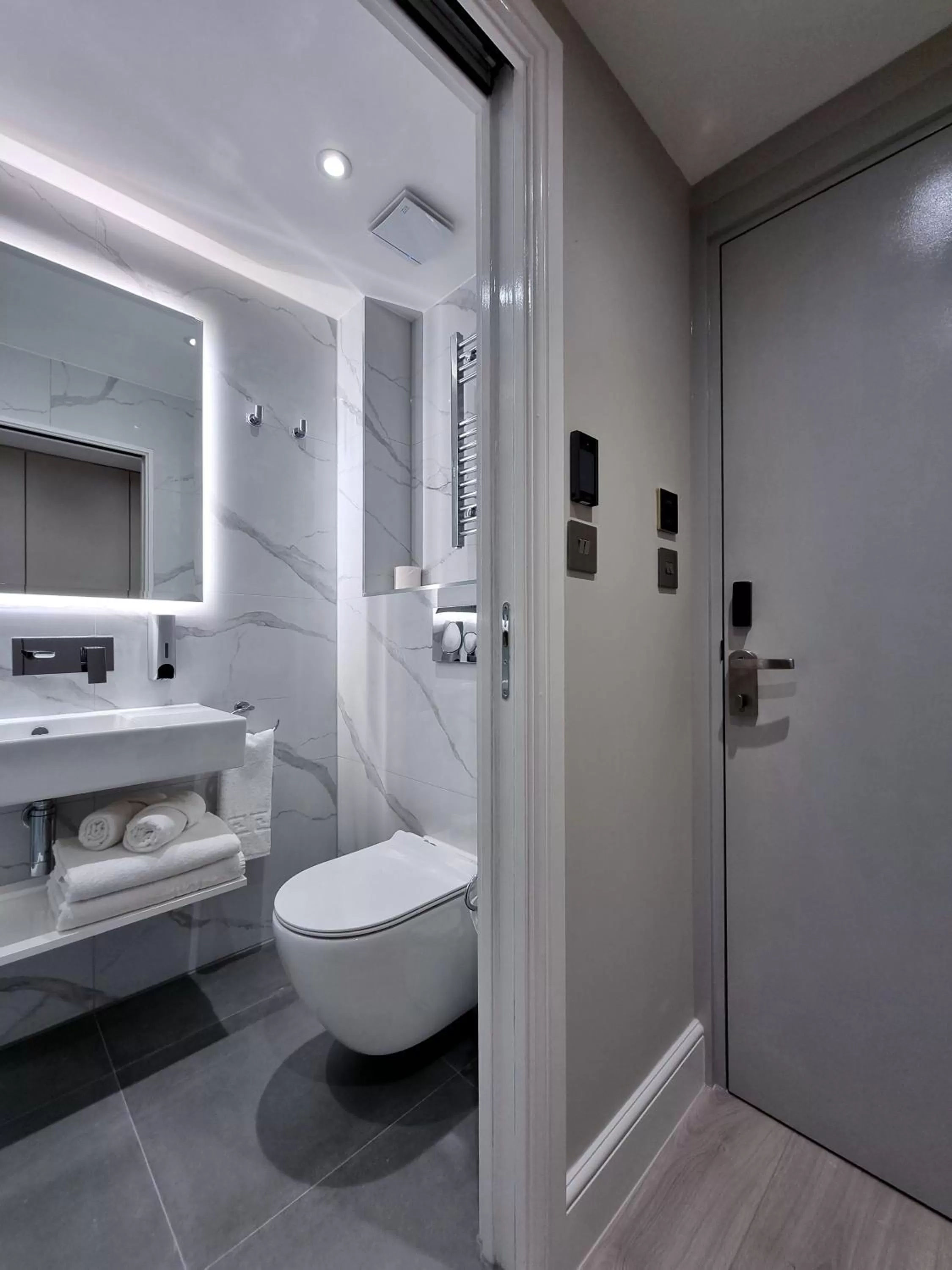 Bathroom in NOX Edgware Road