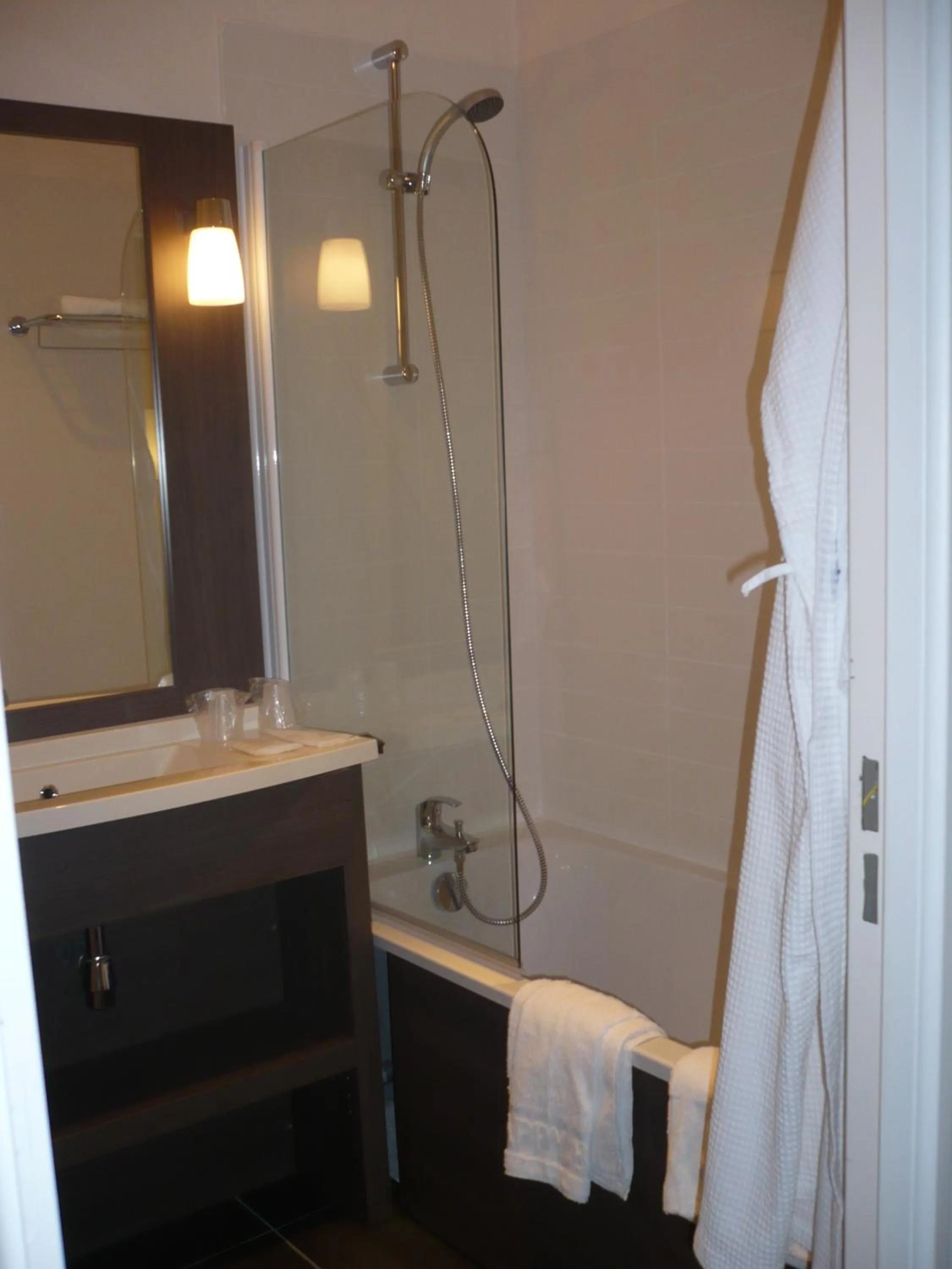 Bathroom in Hotel De France