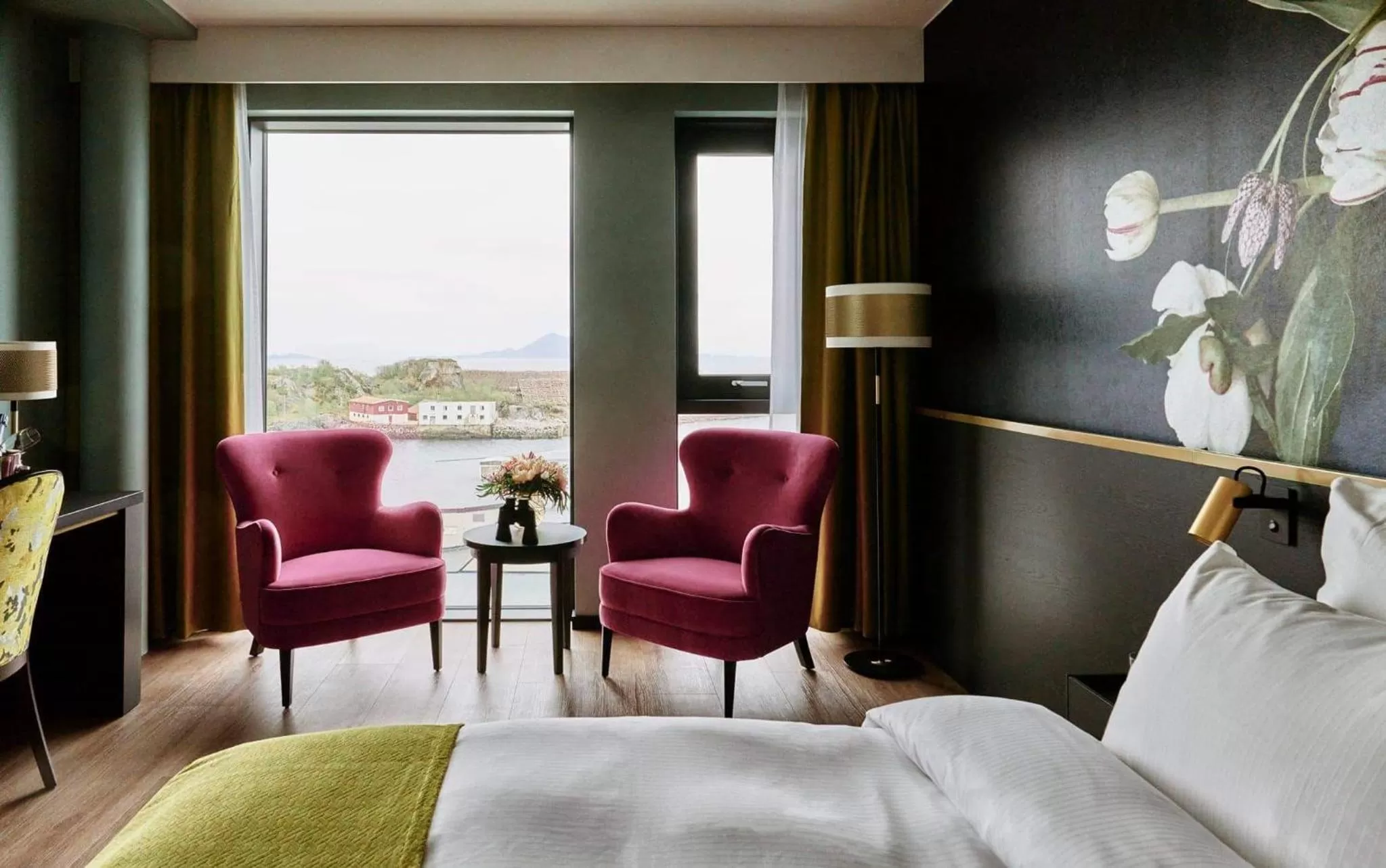 Seating area, Bed in Thon Hotel Svolvær