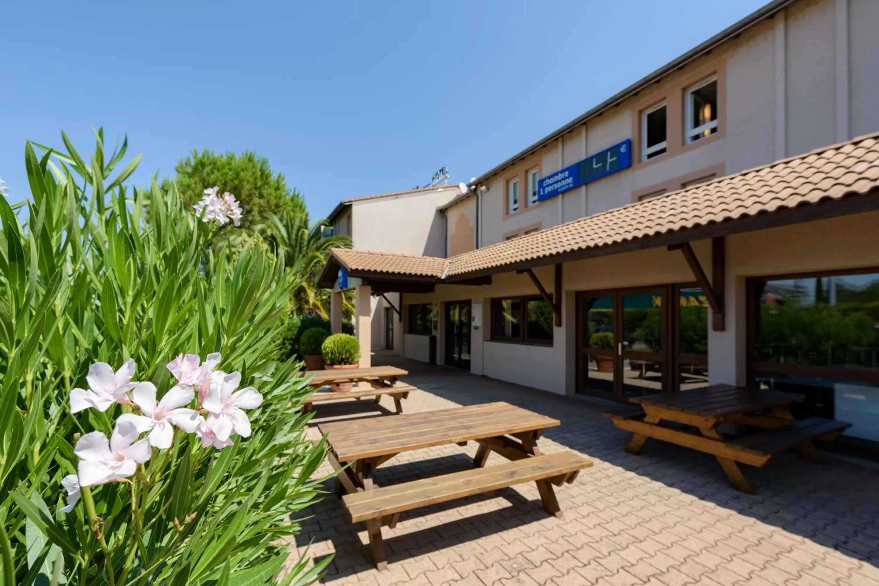 Facade/entrance in Ibis Budget Bollene