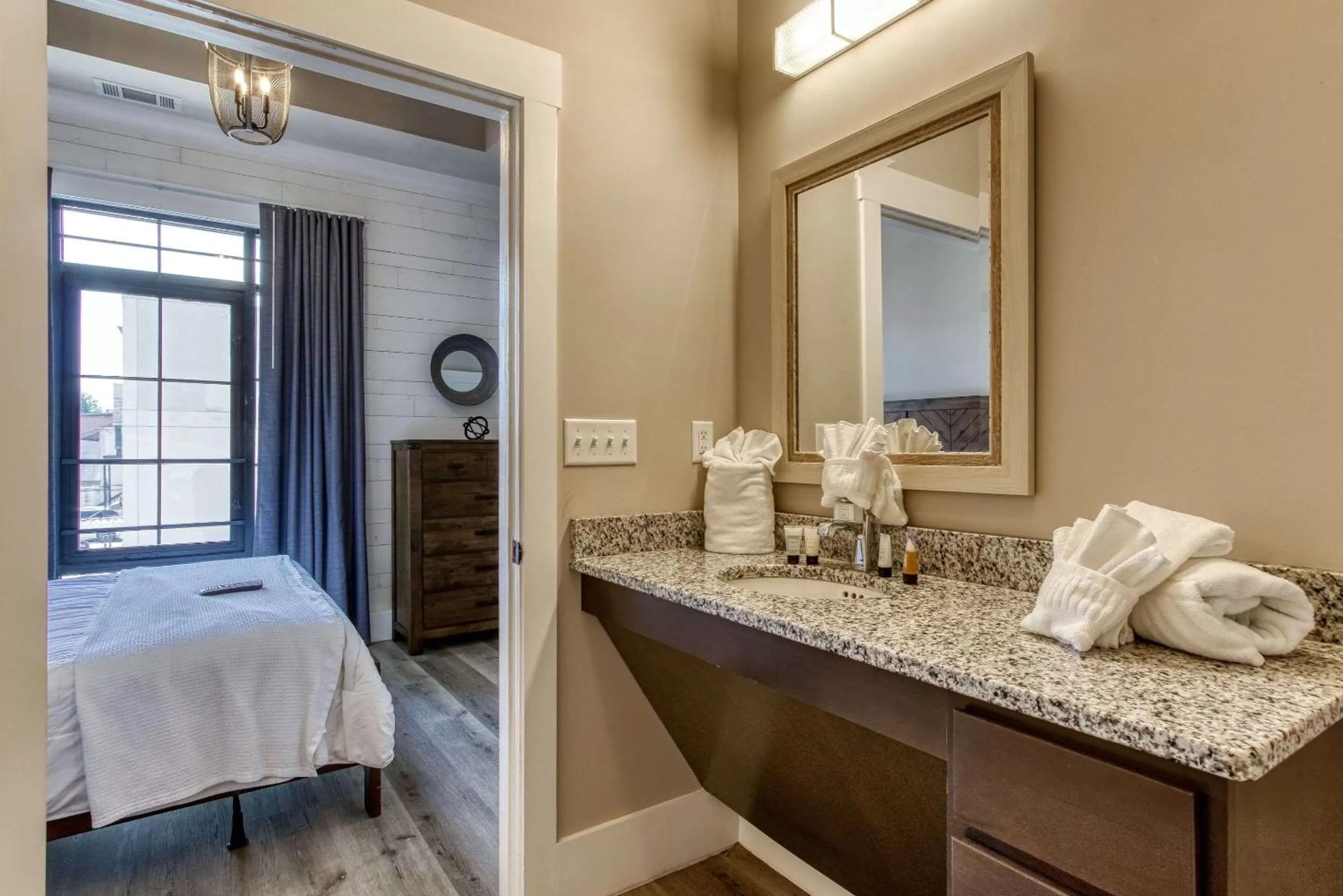 Bathroom, Bed in Central Hotel, Ascend Hotel Collection