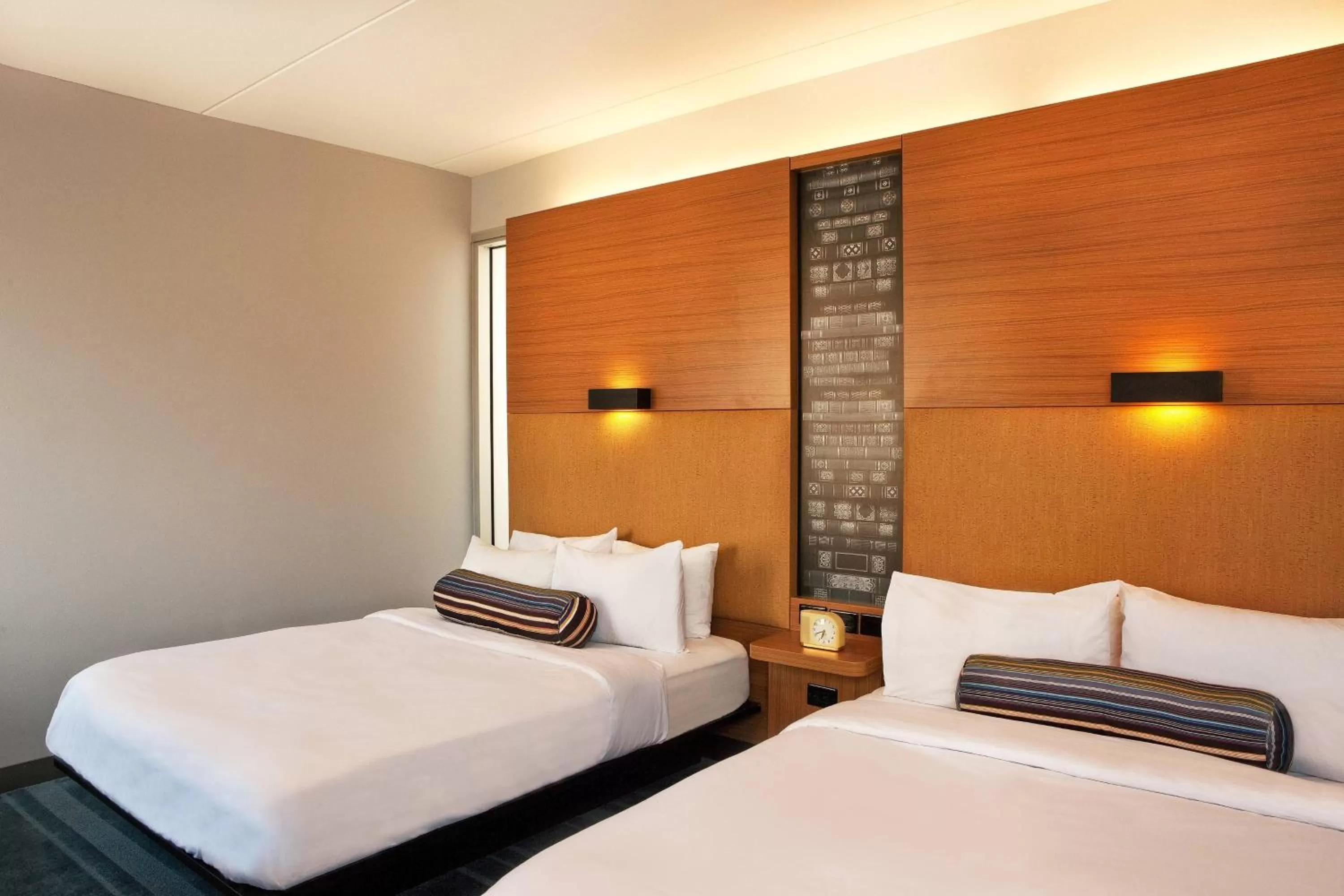 Queen Room with Two Queen Beds and Roll-in Shower - Mobility and Hearing Accessible in Aloft Chesapeake