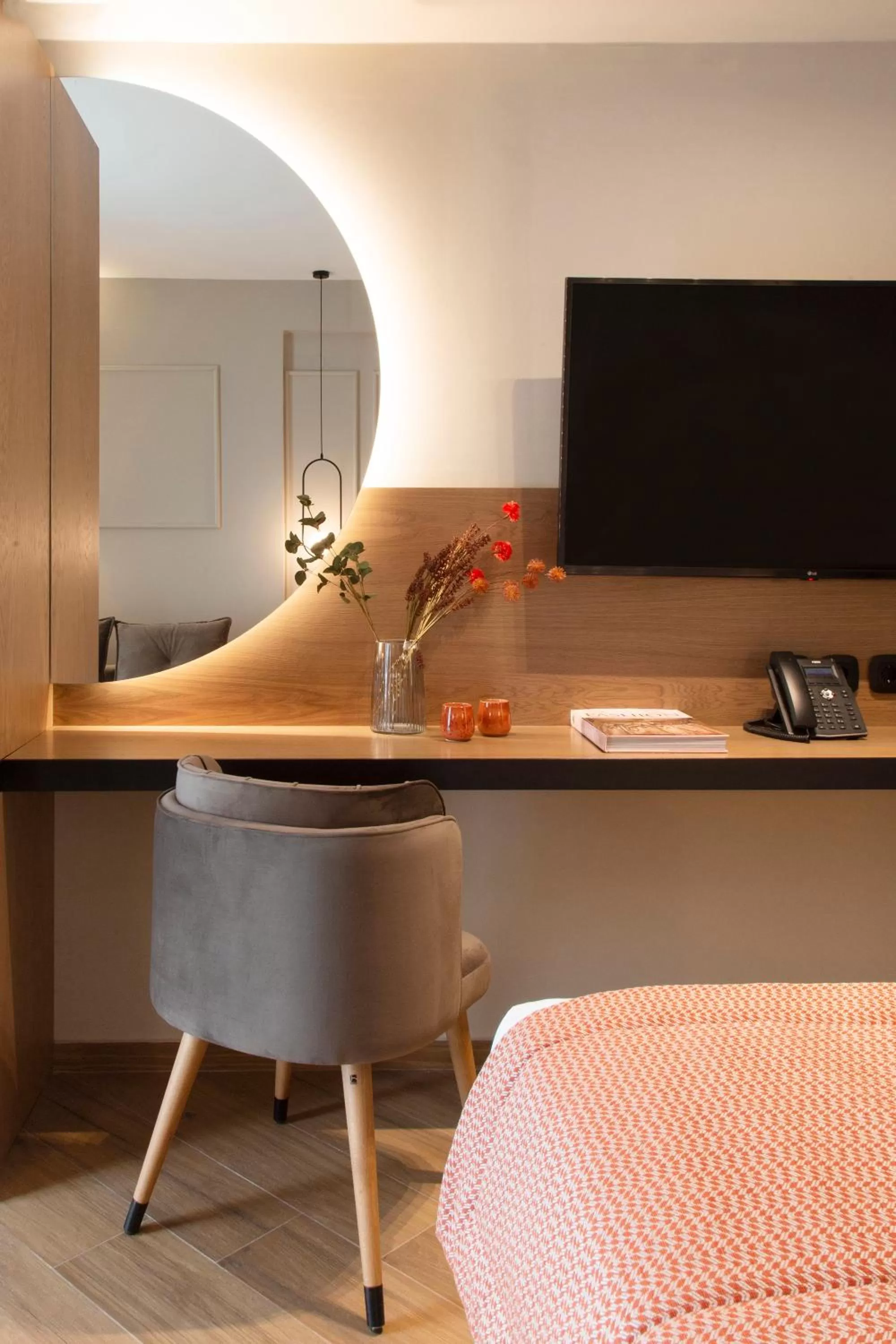 TV and multimedia in 1910 Lifestyle Hotel