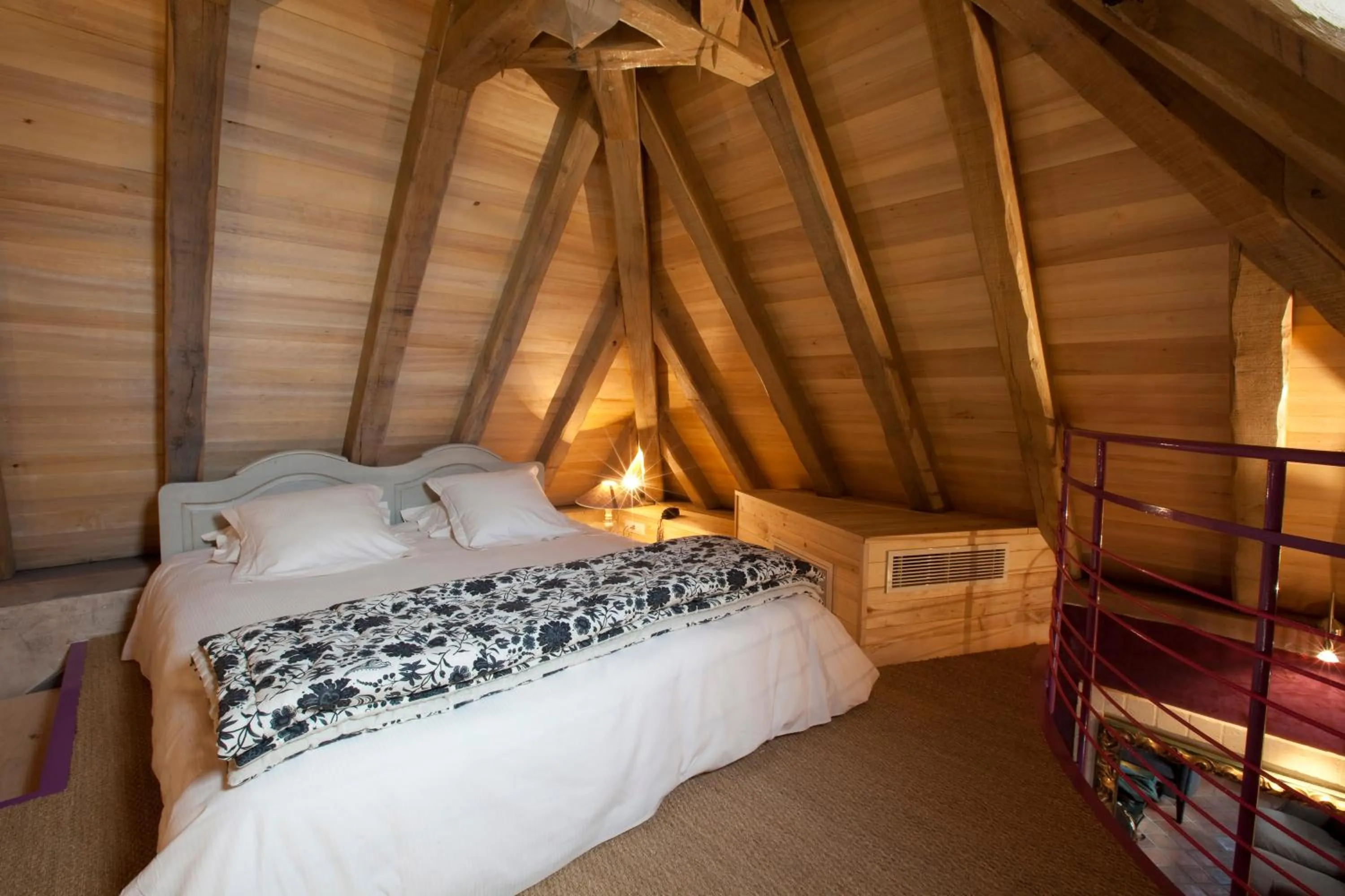 Photo of the whole room, Bed in Hôtel-Spa Le Saint Cirq