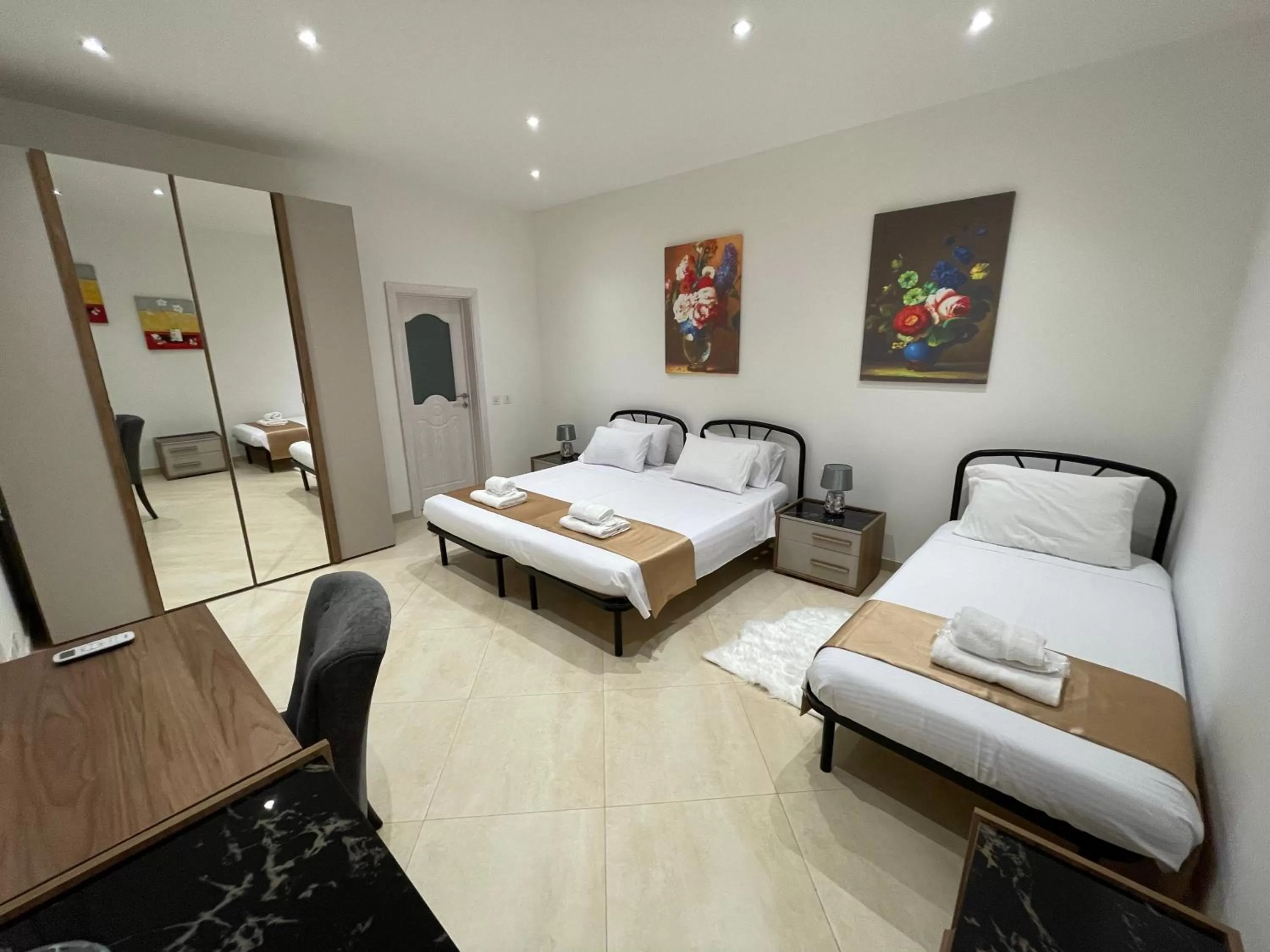 Bed in Alina Boutique Living