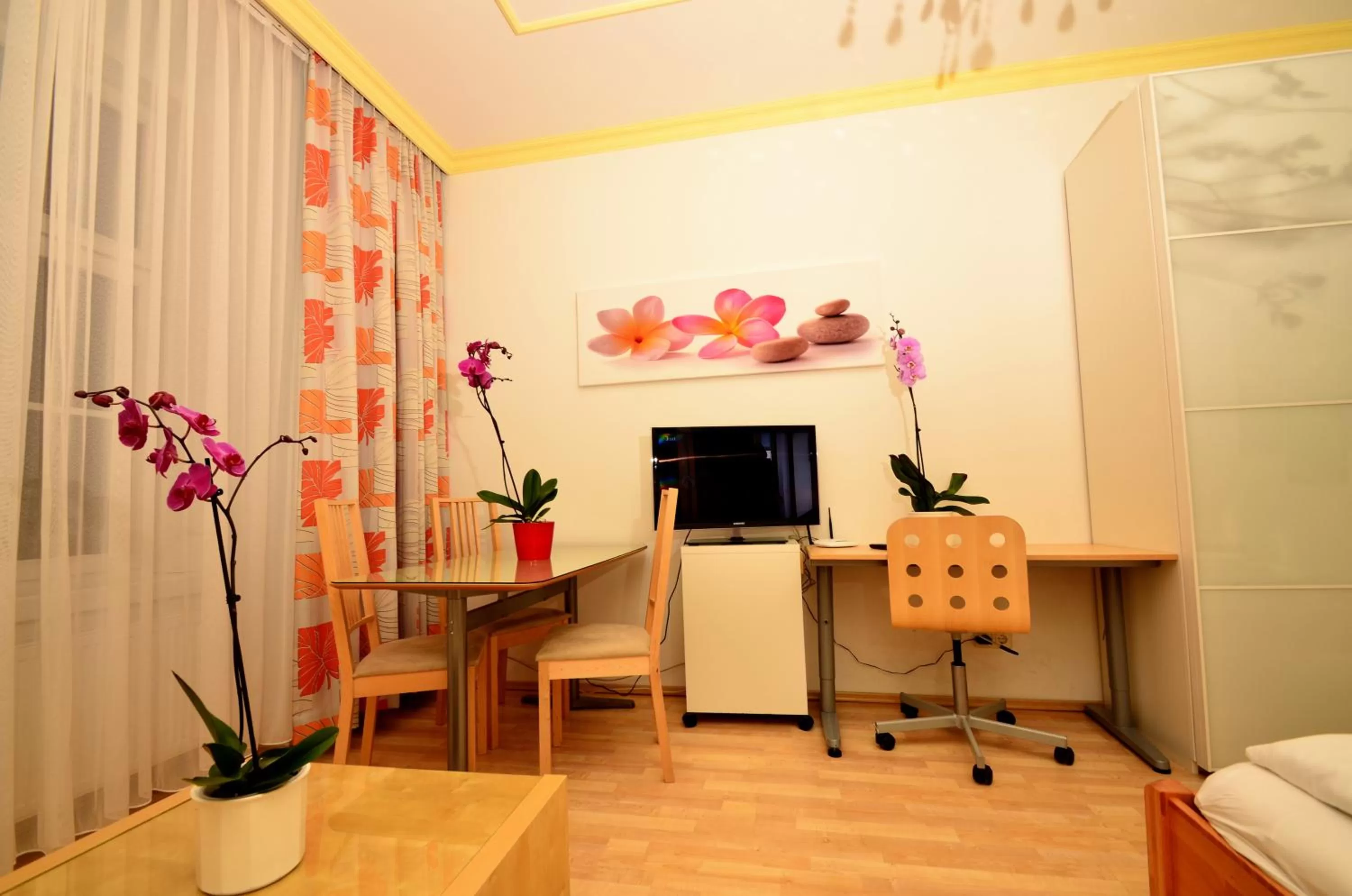 TV and multimedia in AJO Apartments - Messe City Flat - Self-Check-in