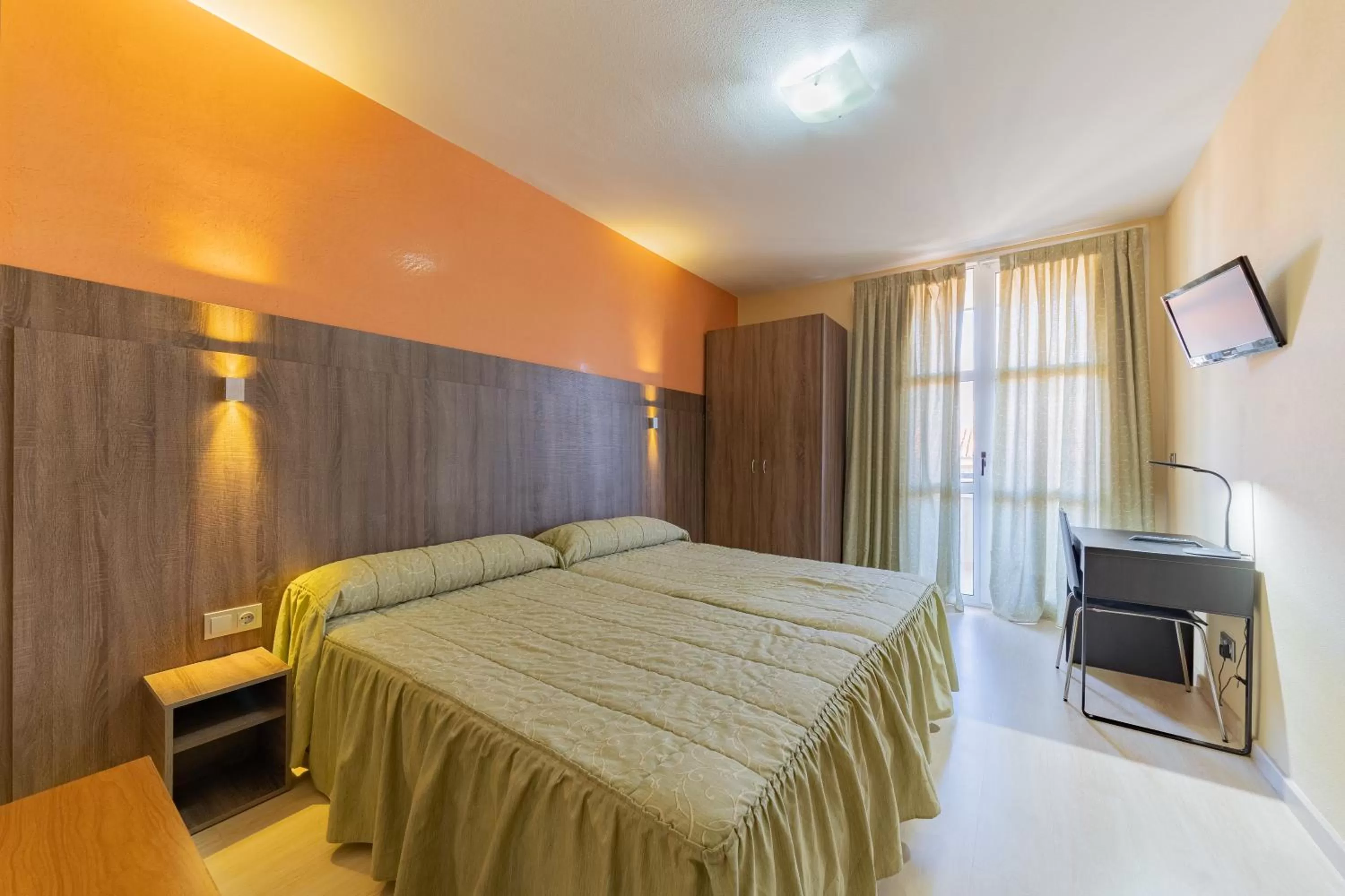 Photo of the whole room, Bed in Hotel Monreal Jumilla