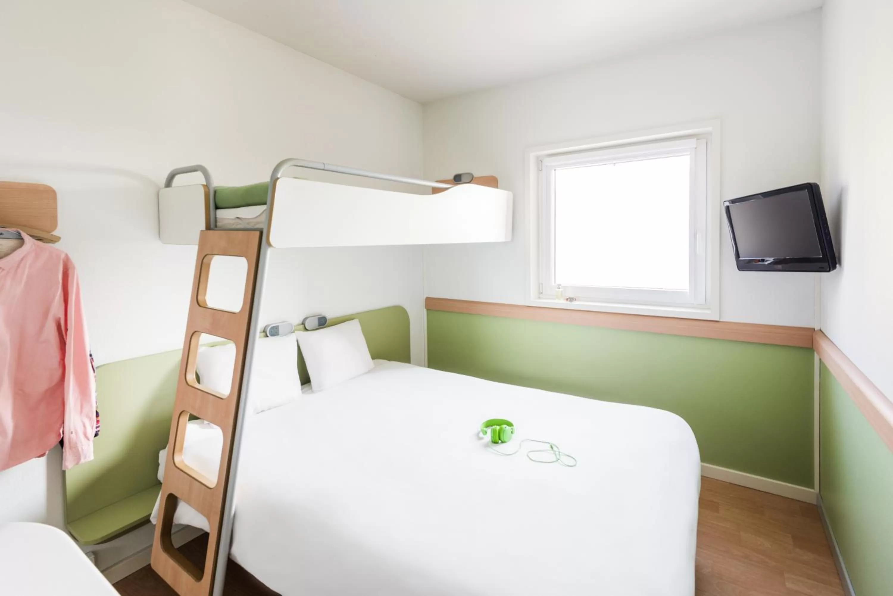 Photo of the whole room, Bed in ibis Budget Luxembourg Sud