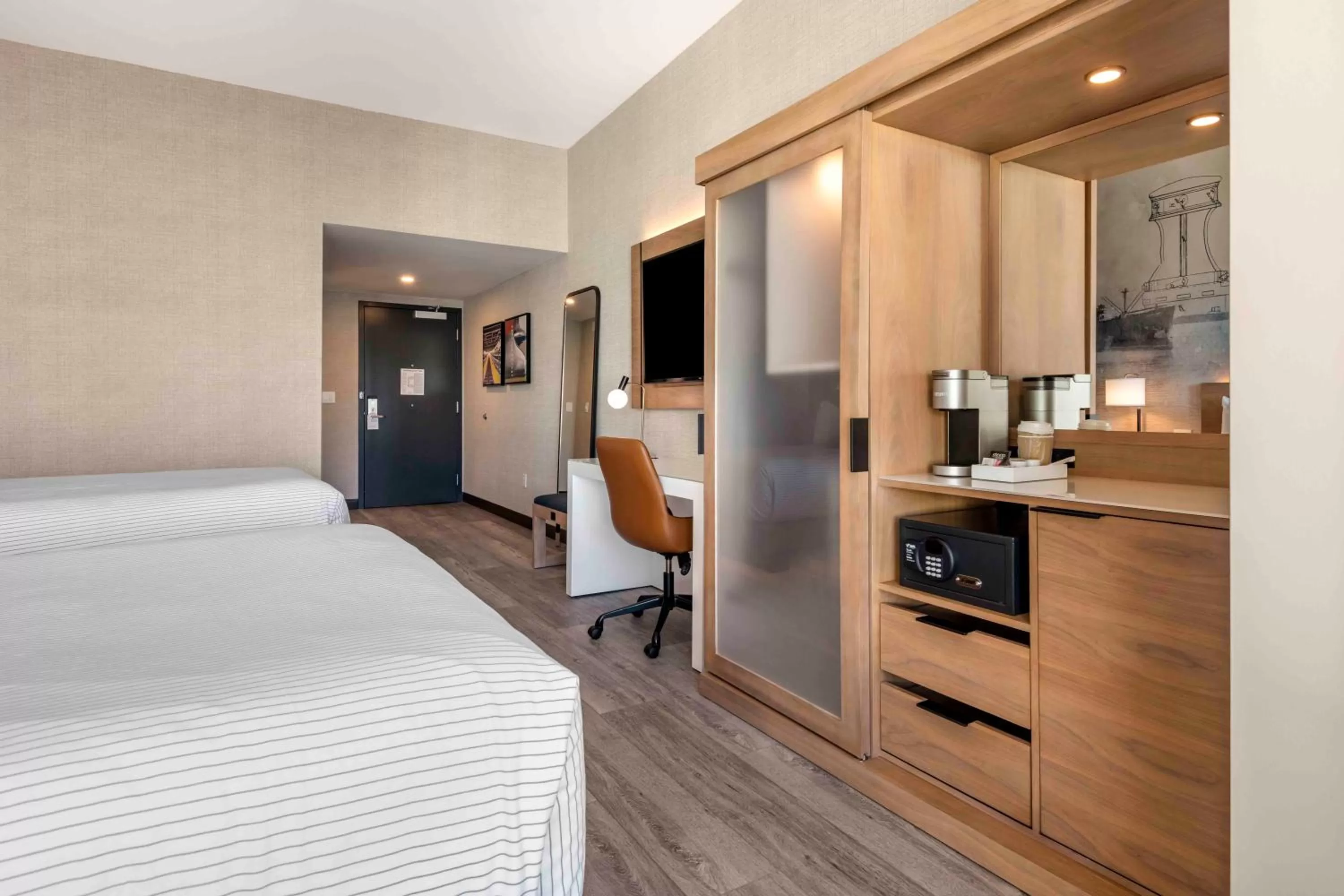 TV and multimedia, Bed in Cambria Hotel Portland Downtown Old Port