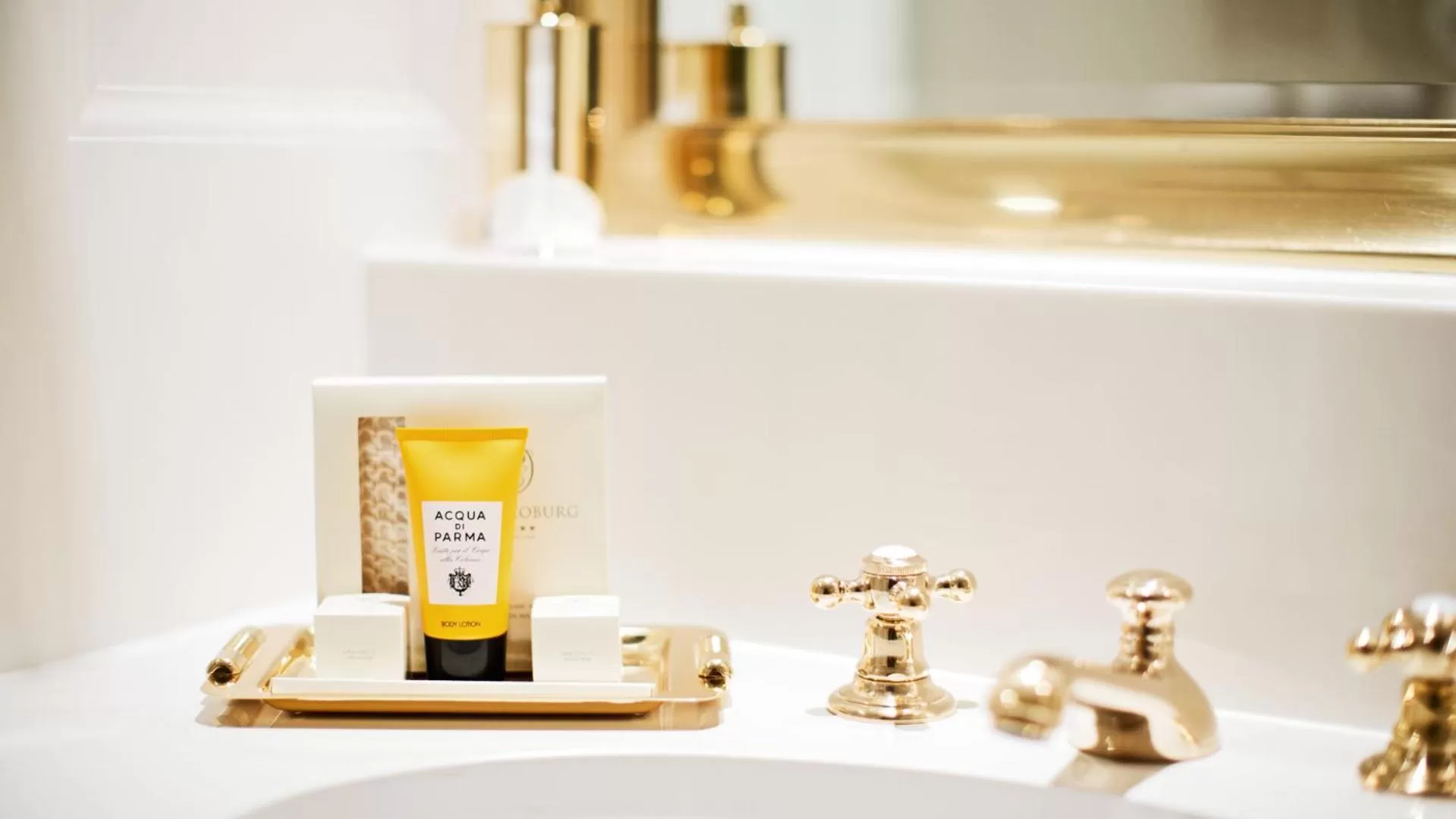 Bathroom in Palais Coburg Hotel