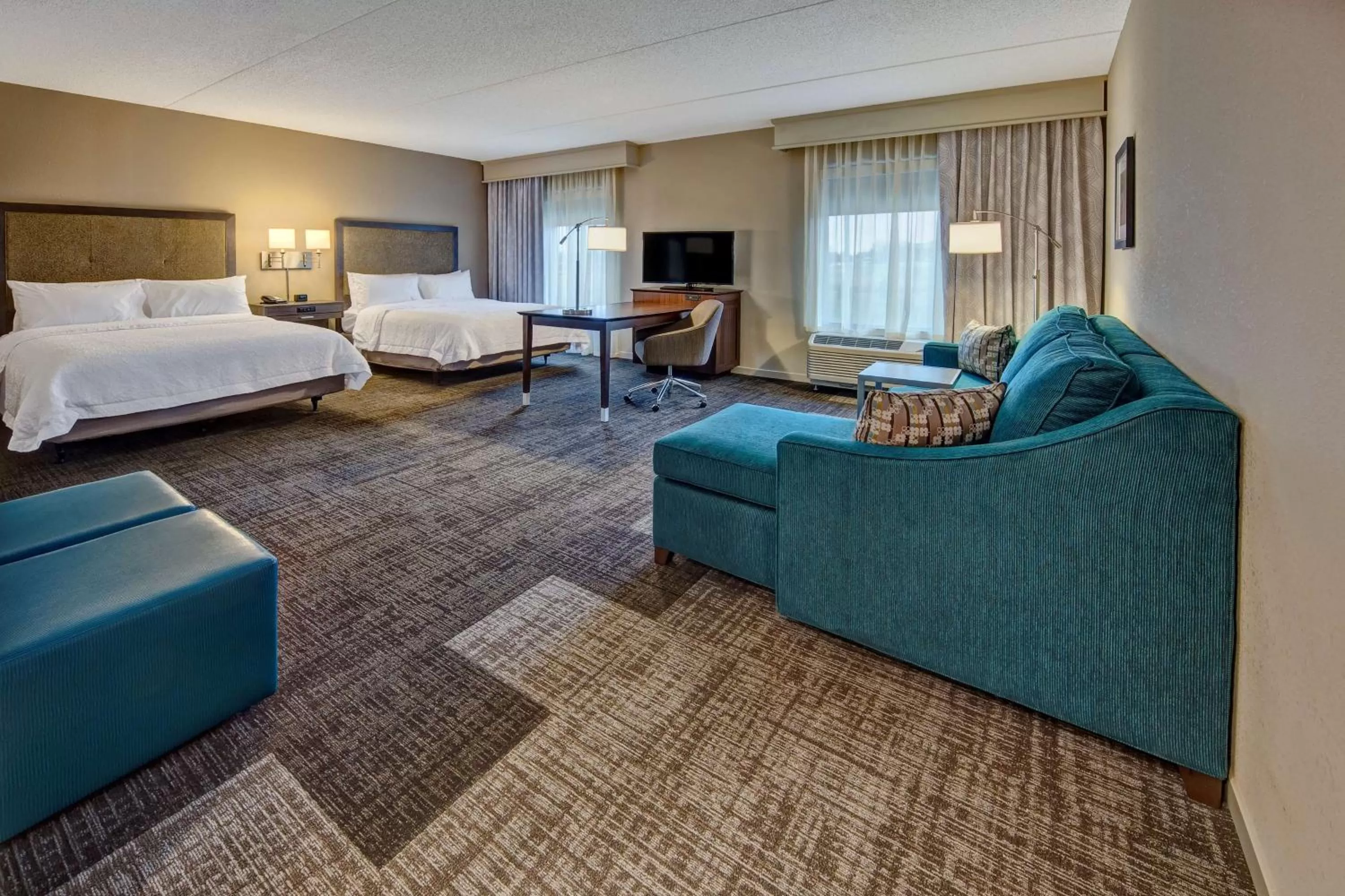 Bed in Hampton Inn & Suites By Hilton Nashville Hendersonville Tn