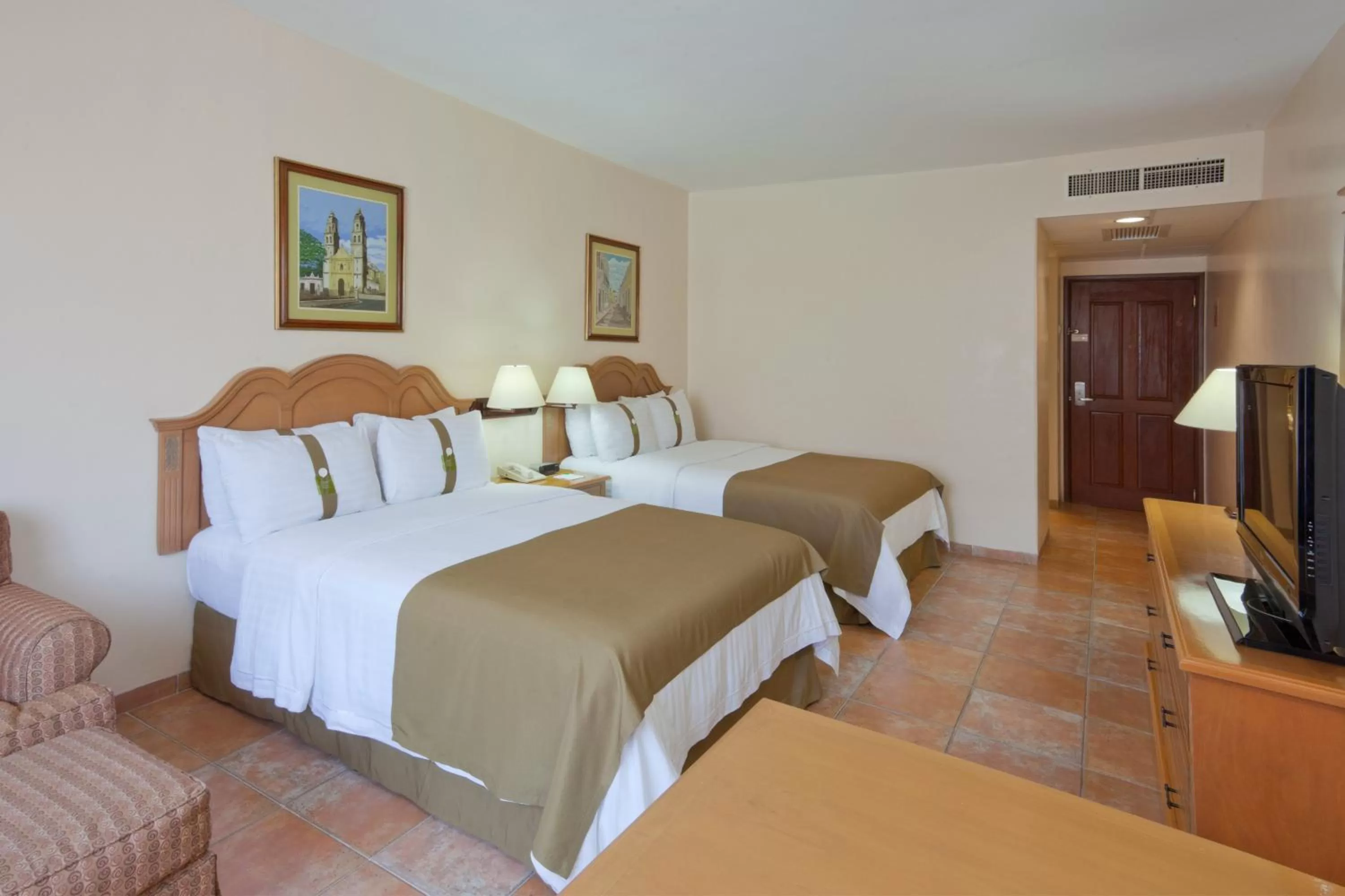 Photo of the whole room, Bed in Holiday Inn Ciudad Del Carmen by IHG