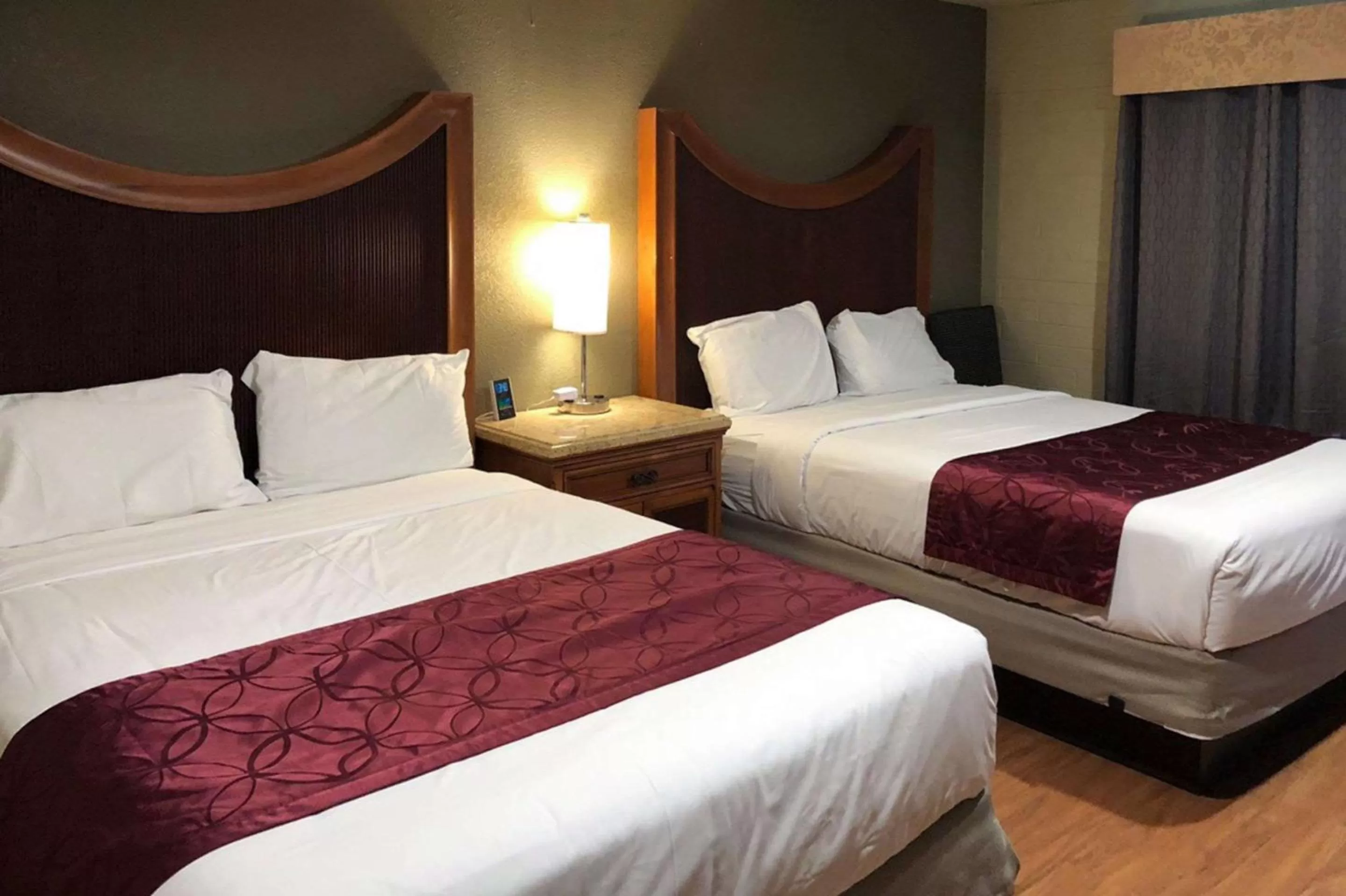 Photo of the whole room, Bed in Rodeway Inn Flagstaff East Route 66