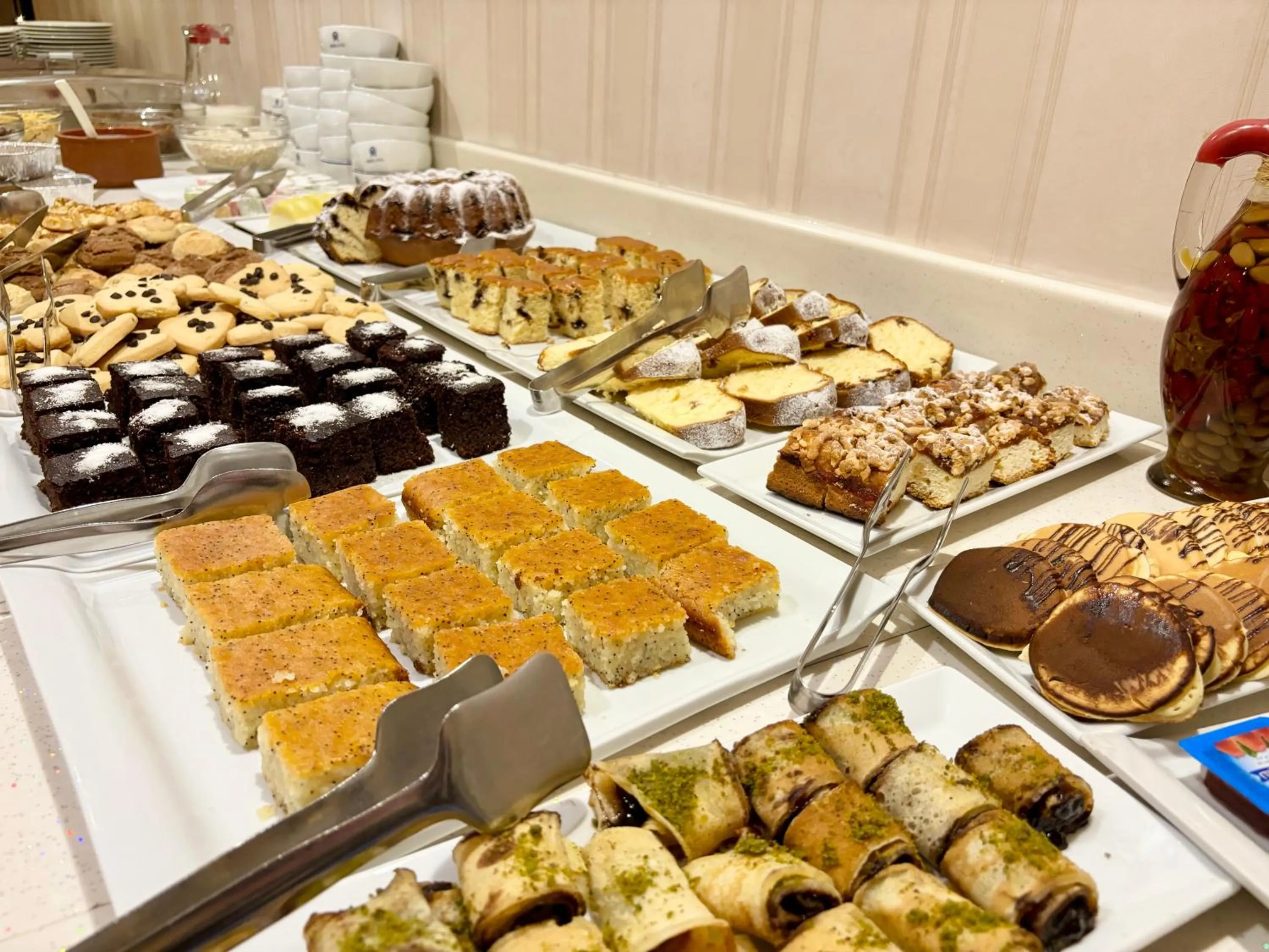 Food and drinks in Askoc Hotel & SPA