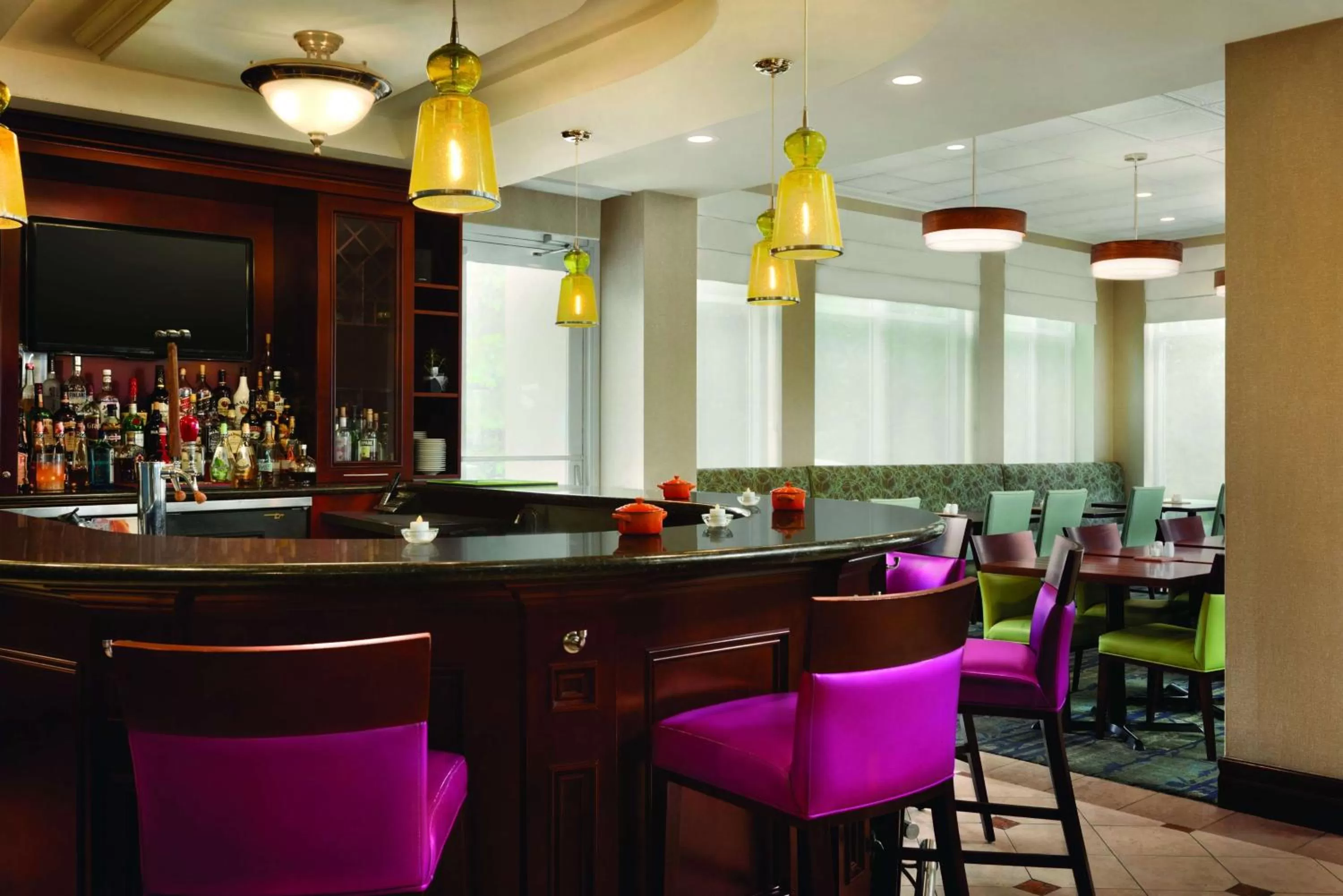 Lounge or bar in Hilton Garden Inn Niagara-on-the-Lake