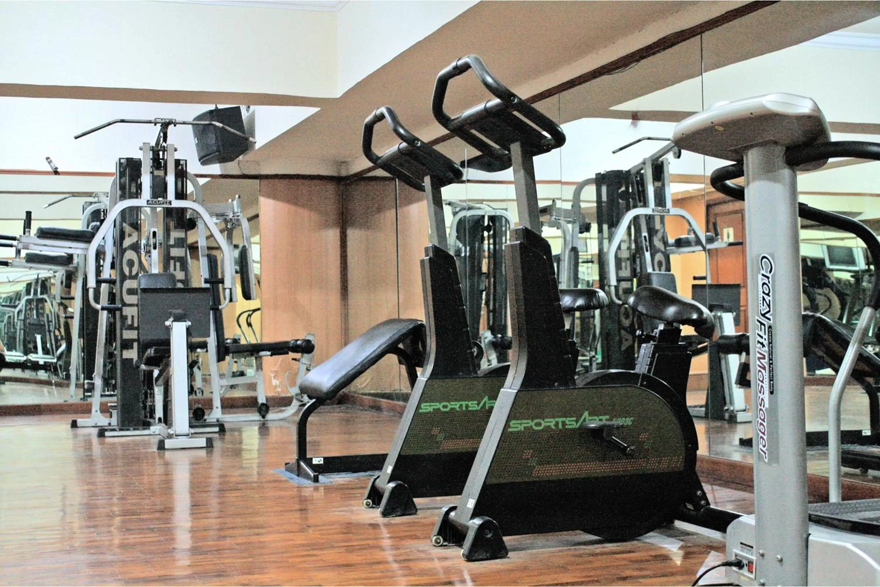 Fitness centre/facilities in Tunjungan Hotel