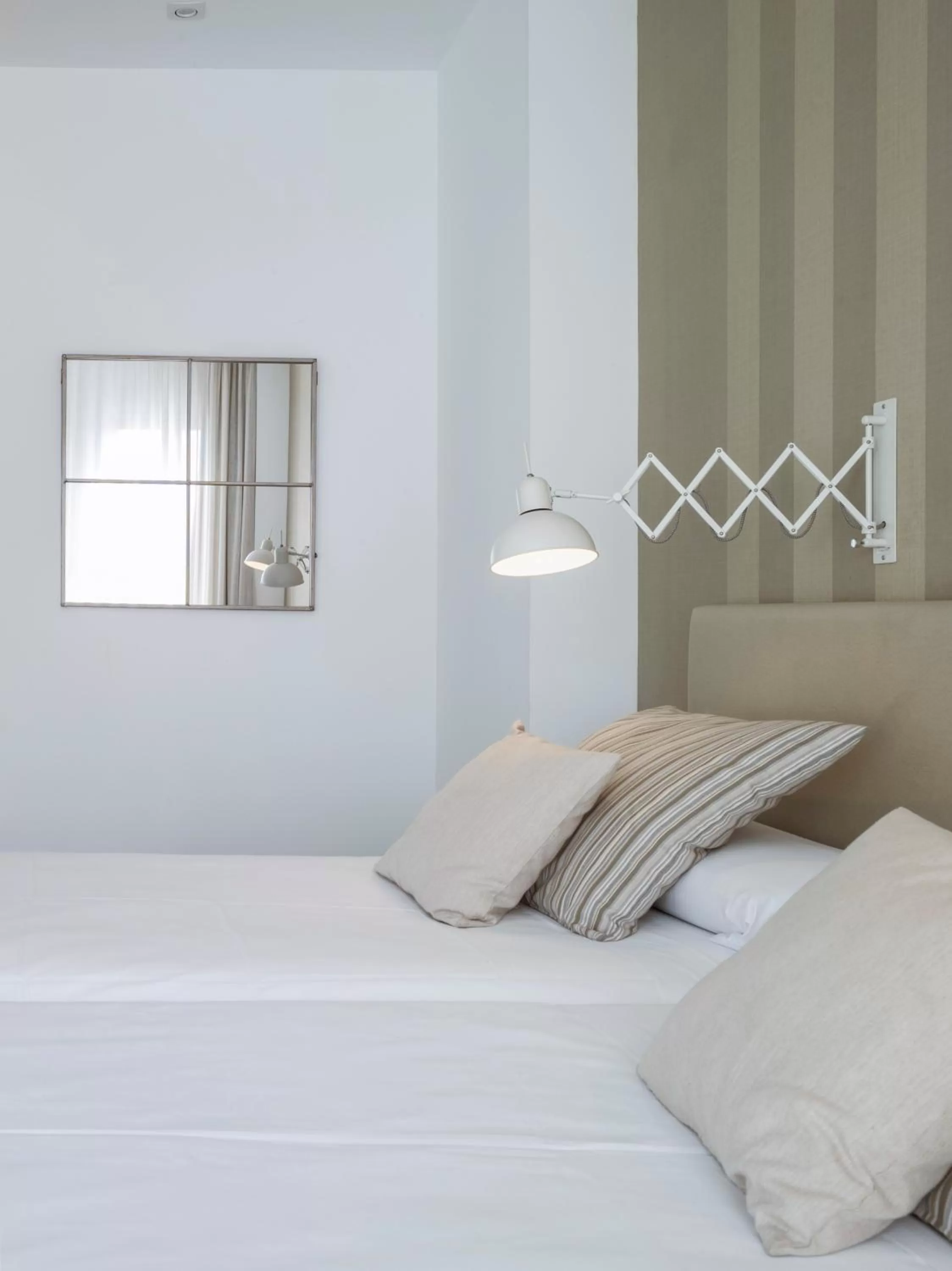 Bedroom, Bed in Hotel Boutique Balandret