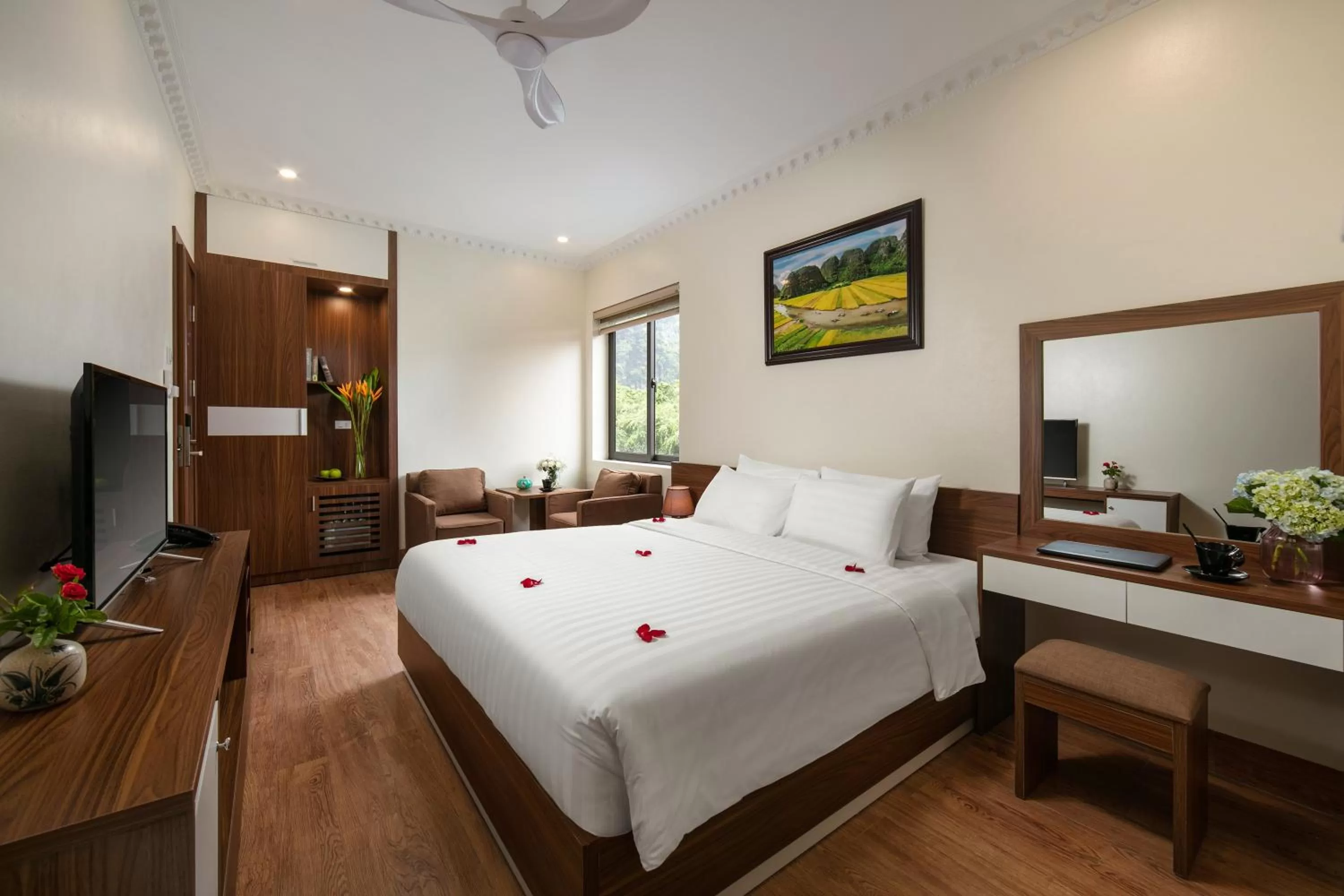 Photo of the whole room, Bed in Tam Coc Holiday Hotel & Villa