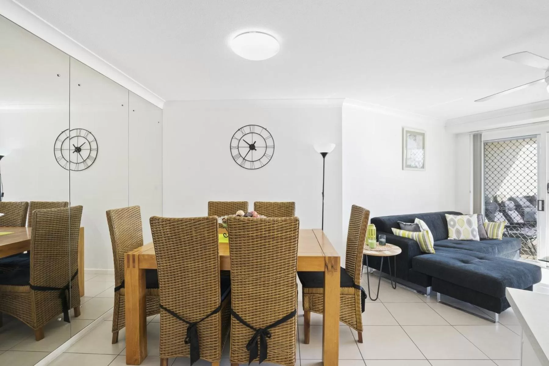 Dining area in Kirra Palms Holiday Apartments