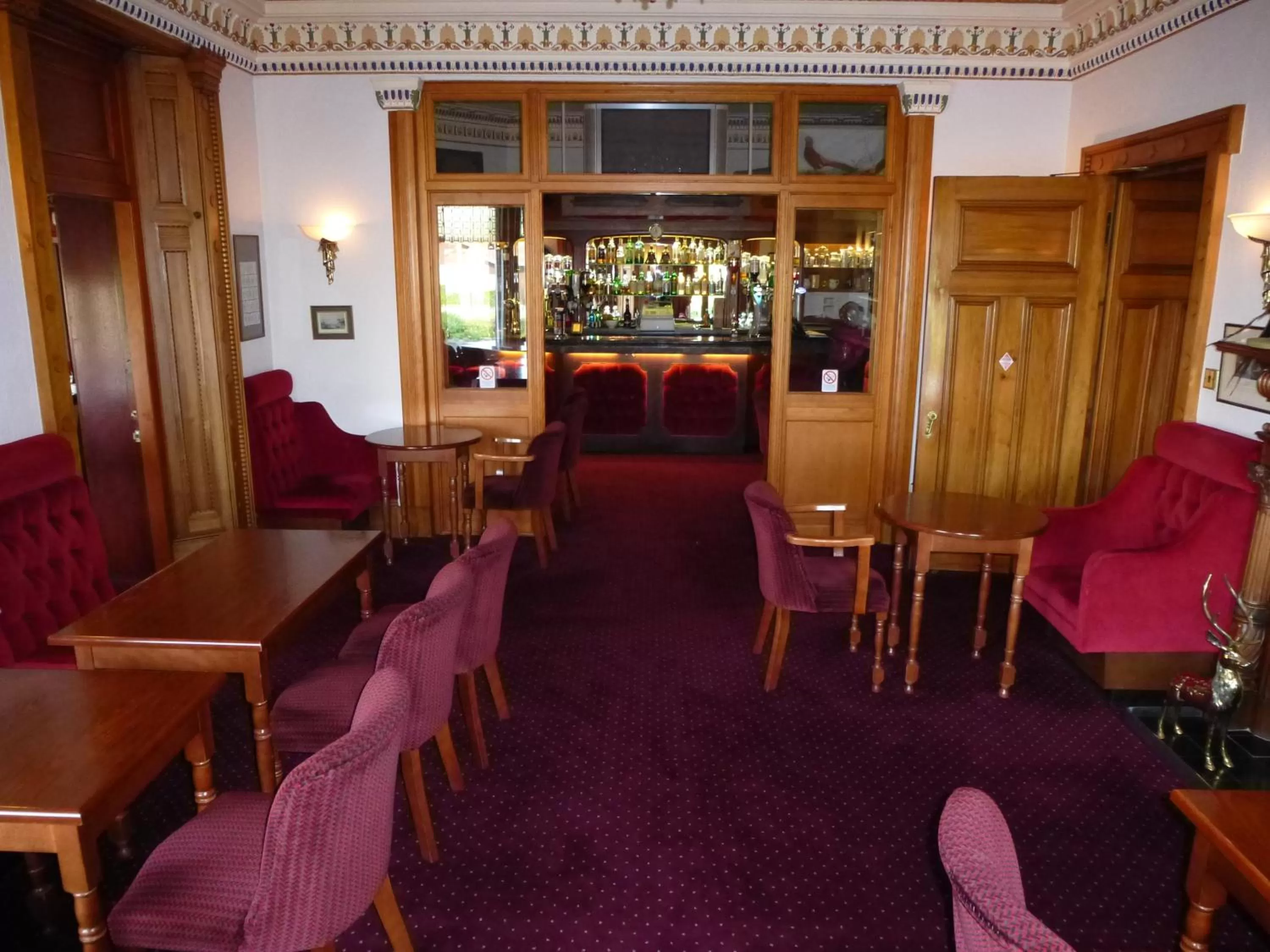 Lounge or bar in Somerton House Hotel