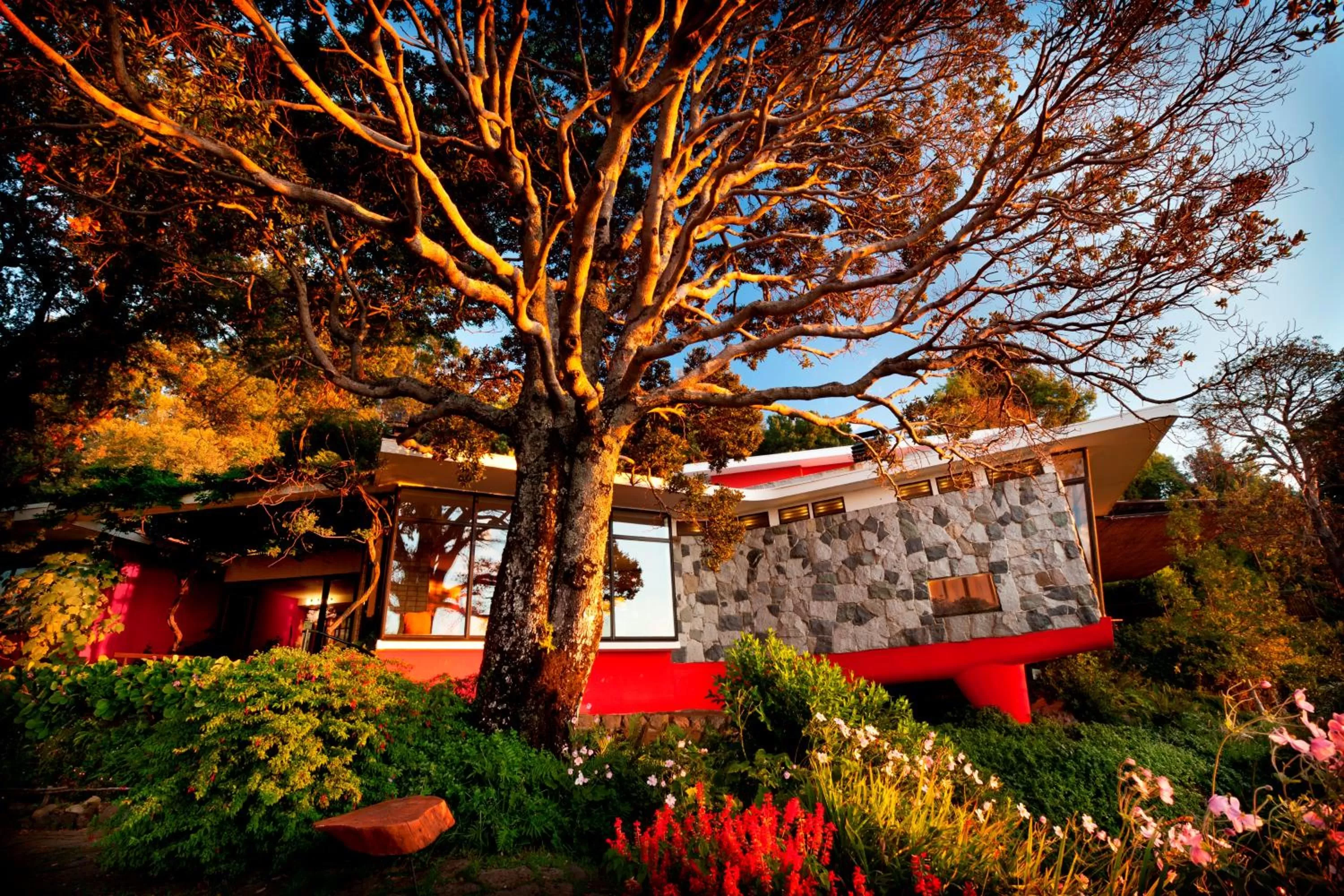 Facade/entrance in Hotel Antumalal